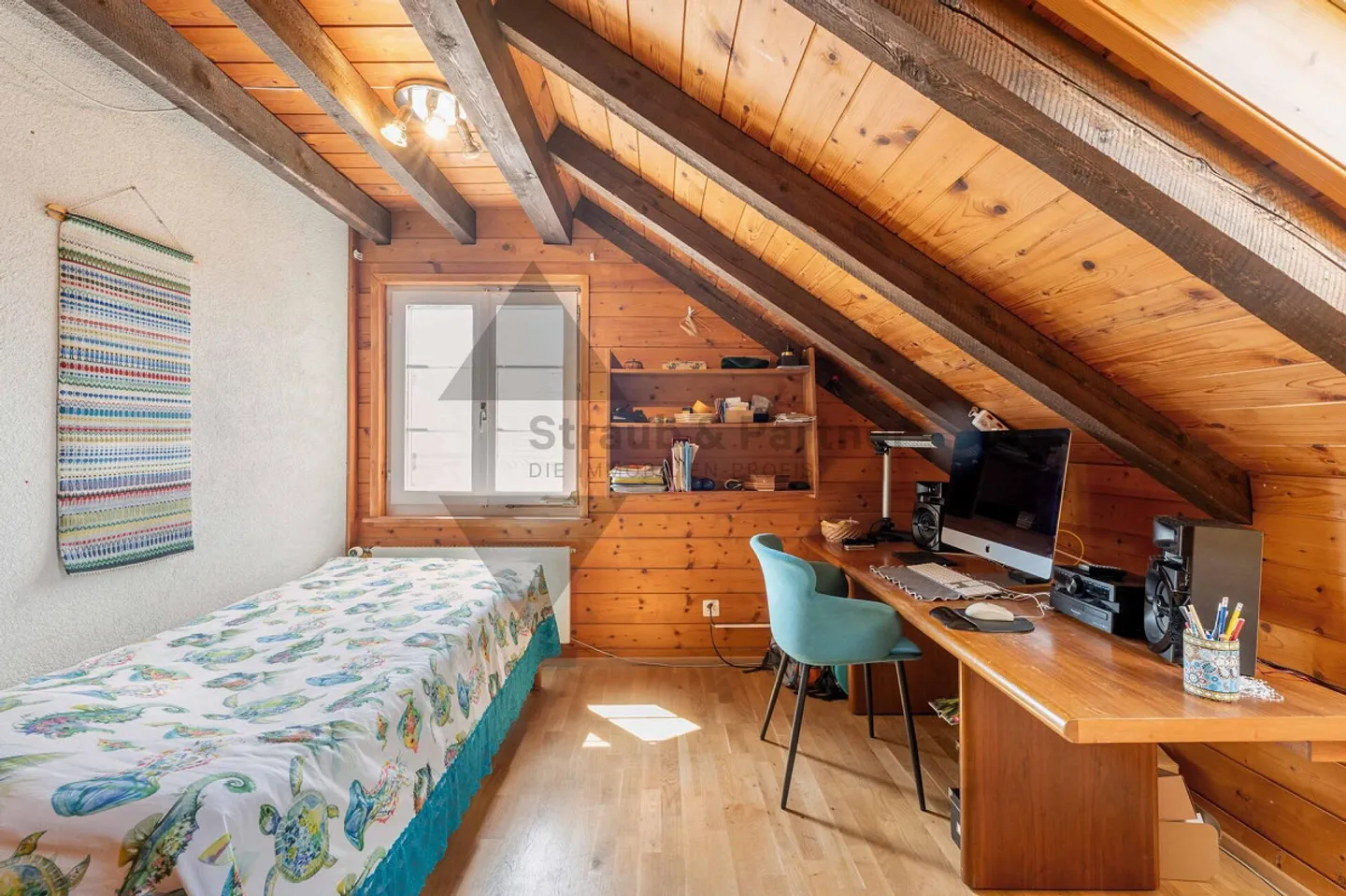 Charming Single-Family Home with Large Garden and Great Potential - Photo 8 of 9