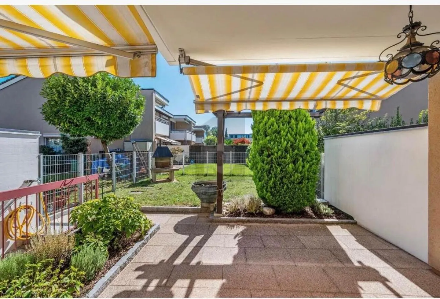 SOLEGGIATO E MODERNO CON GIARDINO - Foto 5 di 6