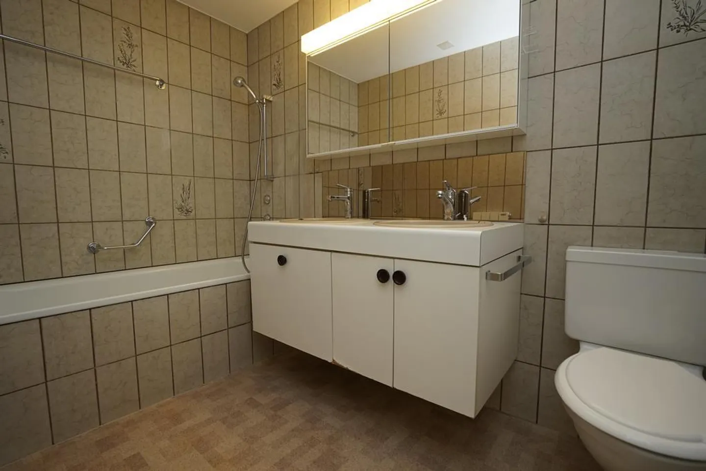 Ampio appartamento di 4,5 locali con terrazza in affitto - Foto 5 di 8