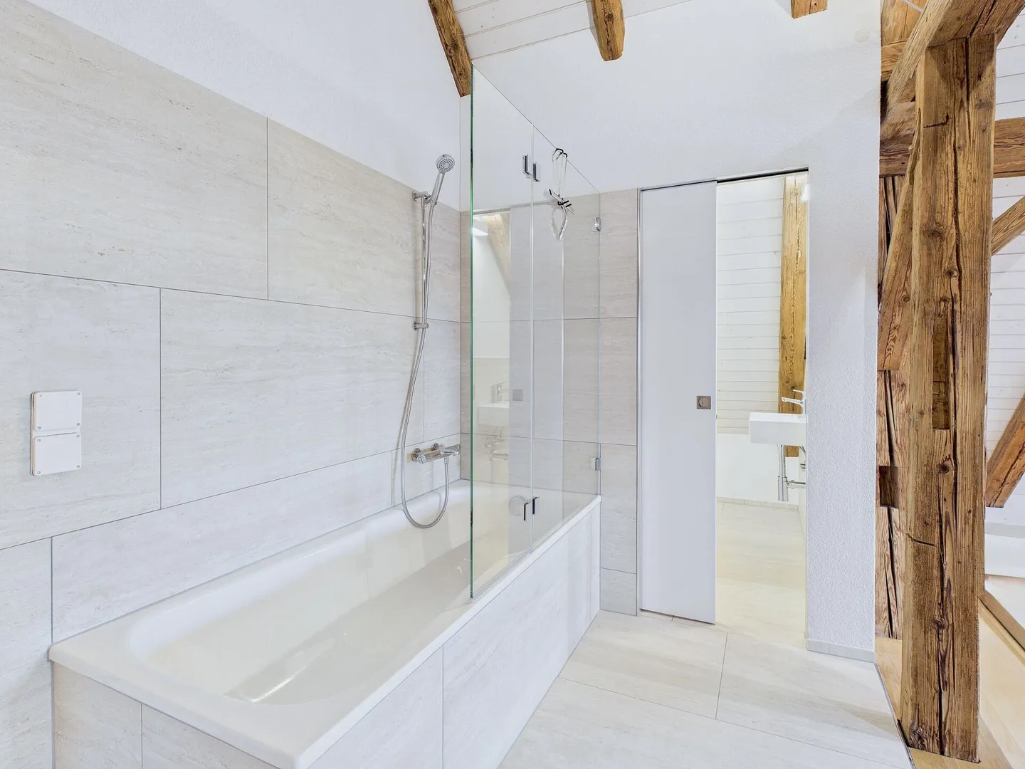 Stylish Maisonette Apartment in Thalwil - 165 m² Living Experience with Historical Charm & Modern Comfort - Photo 11 of 17