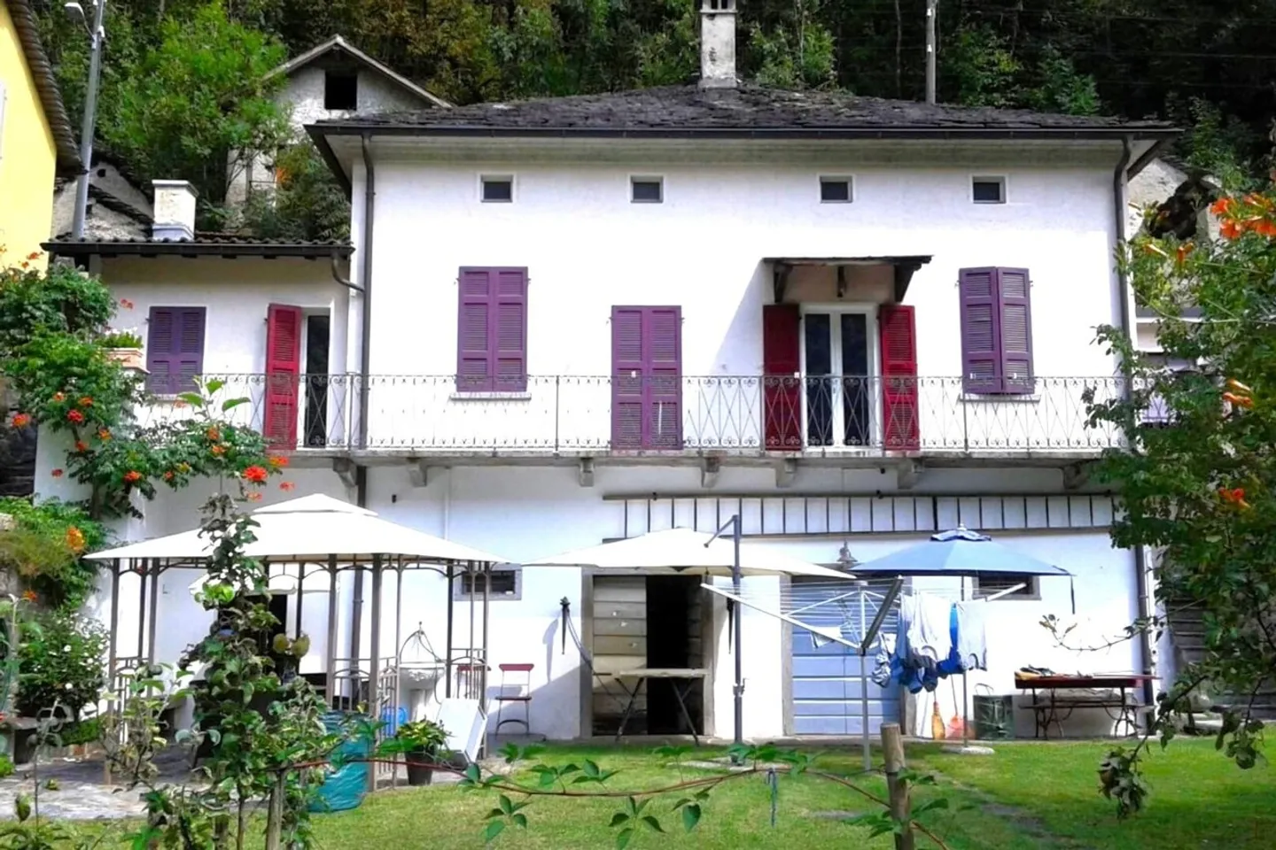 Casa ticinese di 3 1/2 locali in una posizione molto tranquilla e soleggiata con una bella vista - Foto 1 di 13