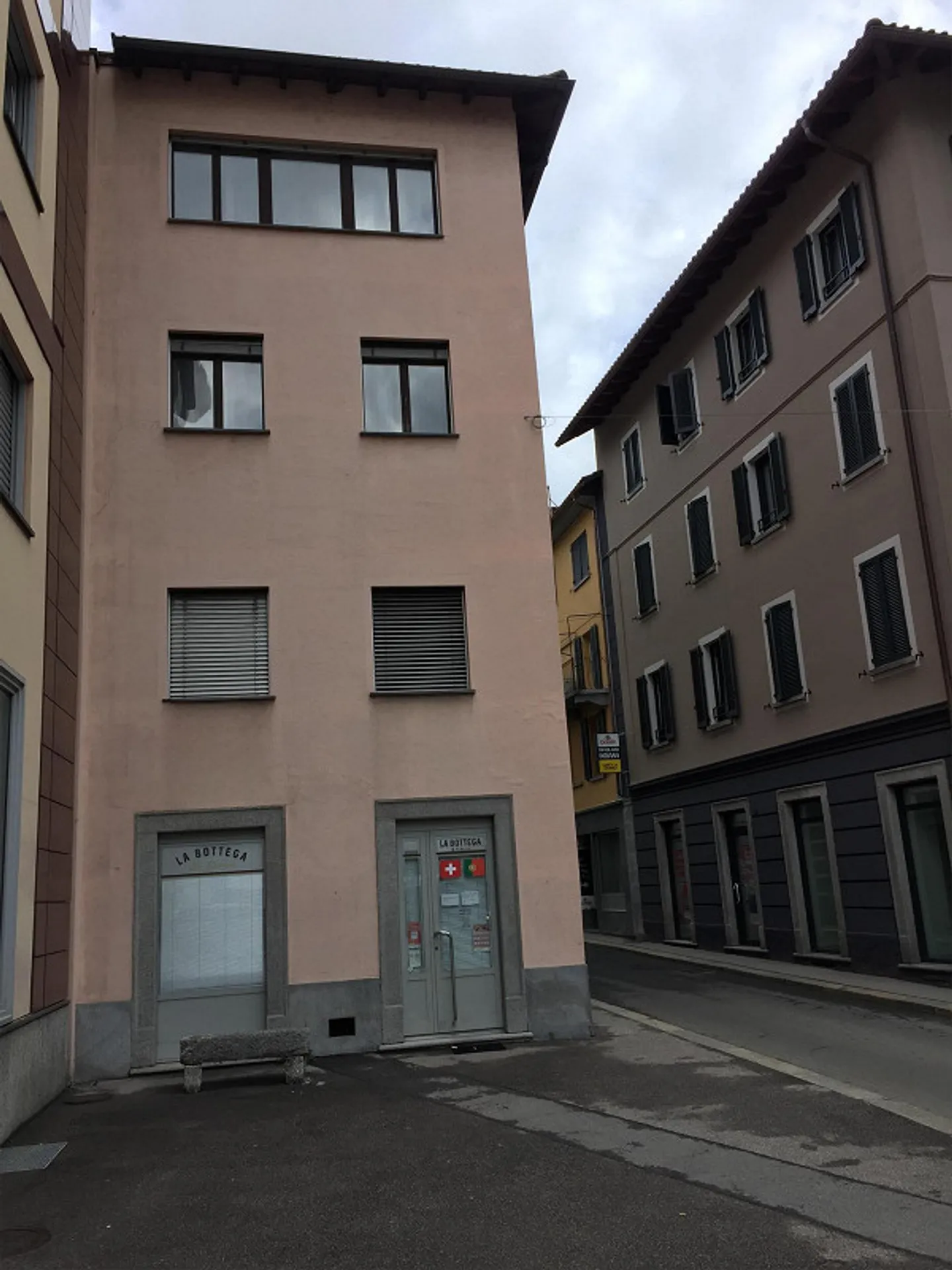 Building in the center of Biasca - Photo 1 of 2