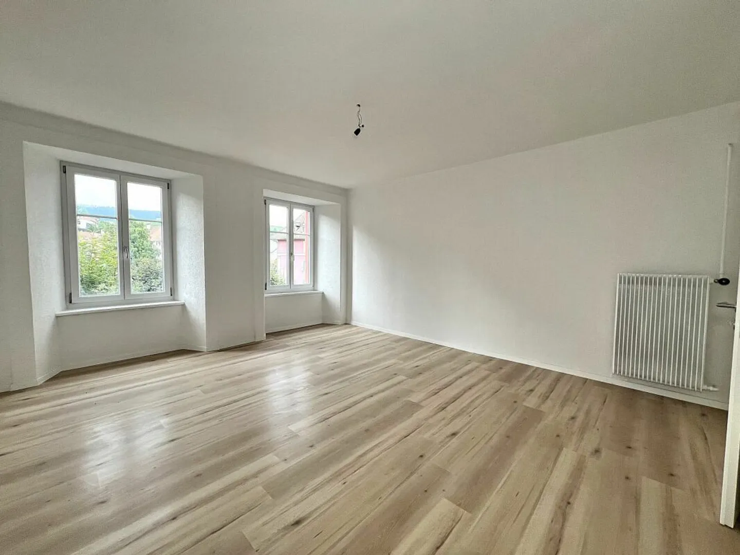 Interamente ristrutturato: appartamento di 4 locali a Locle - Foto 3 di 7