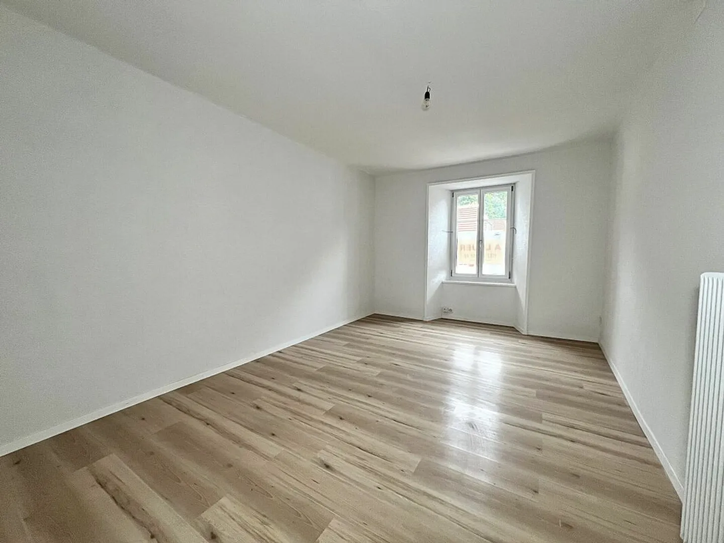 Interamente ristrutturato: appartamento di 4 locali a Locle - Foto 4 di 7