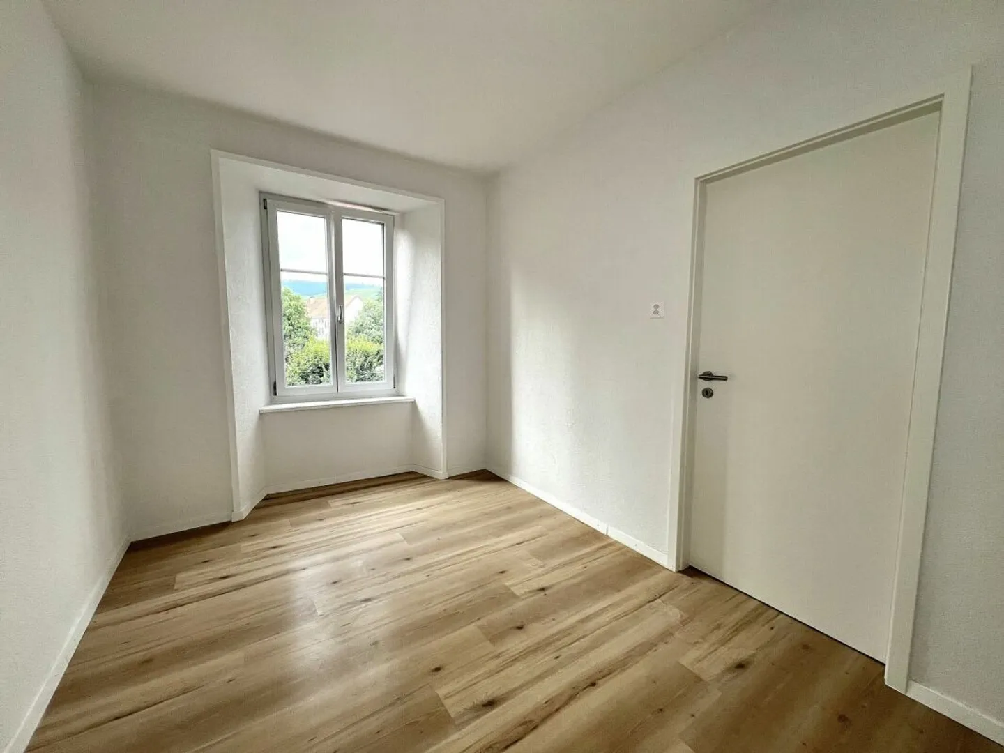 Interamente ristrutturato: appartamento di 4 locali a Locle - Foto 5 di 7
