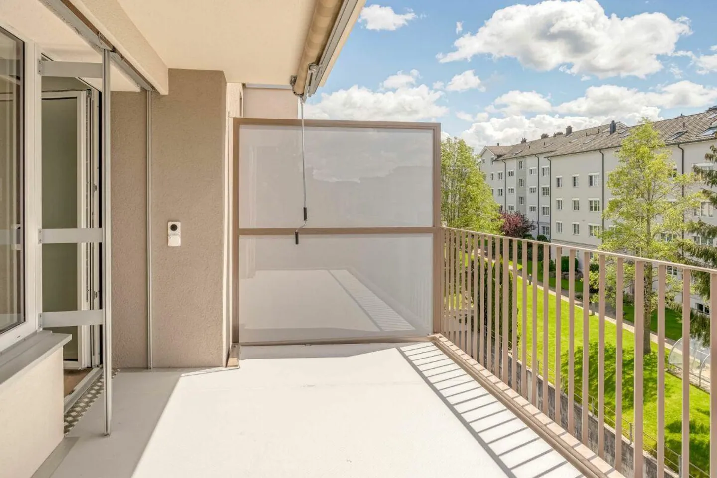 APPARTAMENTO MODERNO 3.5 STANZE - Foto 8 di 10