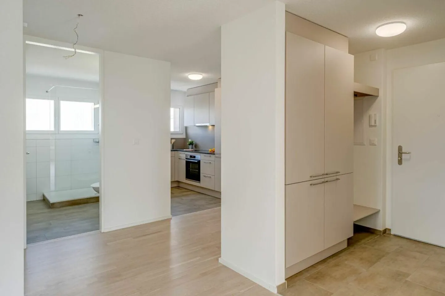 APPARTAMENTO MODERNO 3.5 STANZE - Foto 3 di 10