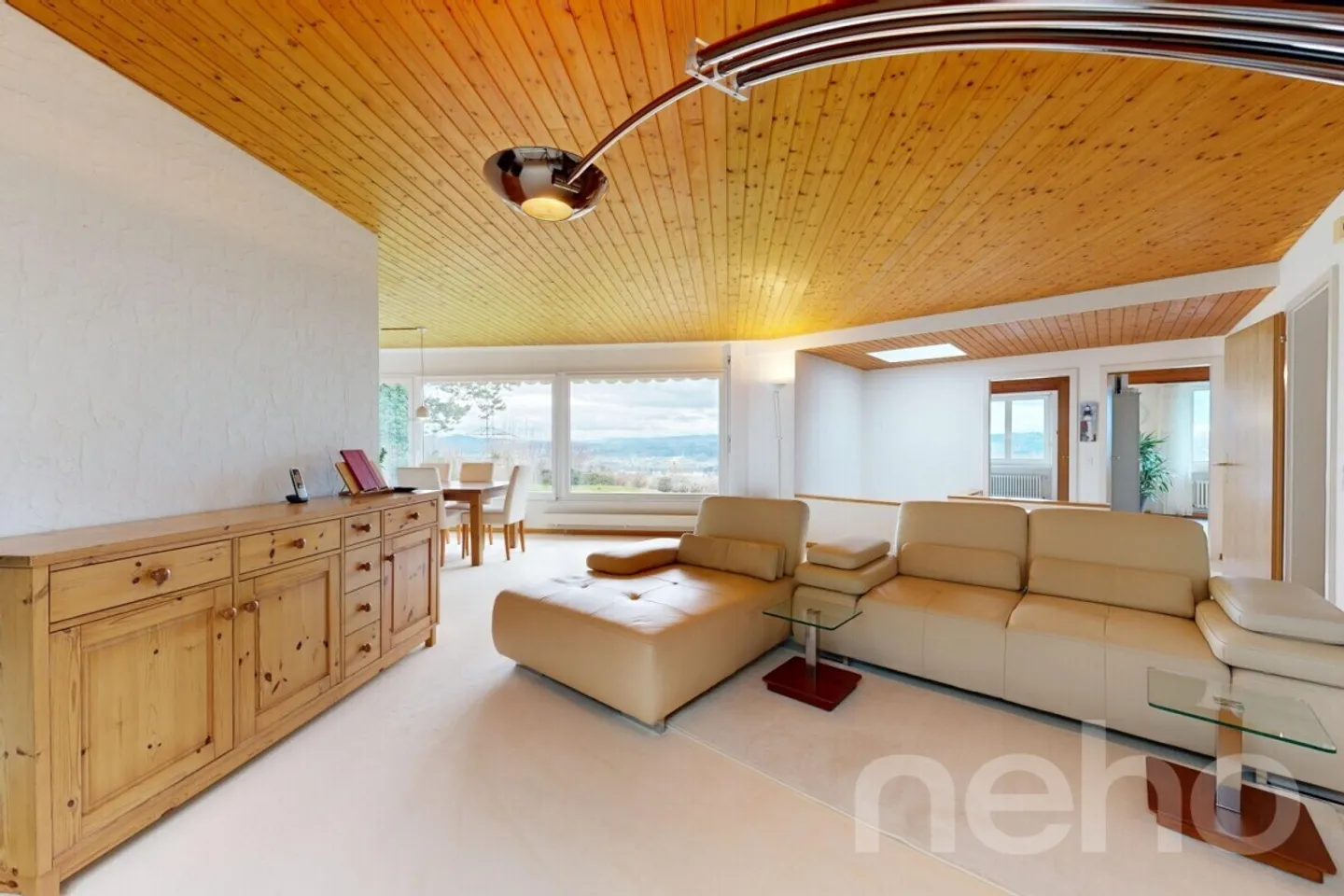 Geräumiges Haus mit atemberaubender Aussicht - Foto 3 von 12