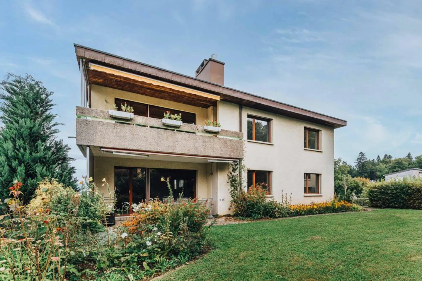 Casa bifamiliare indipendente (2x 4.5 stanze) in una posizione tranquilla - Foto 1 di 15