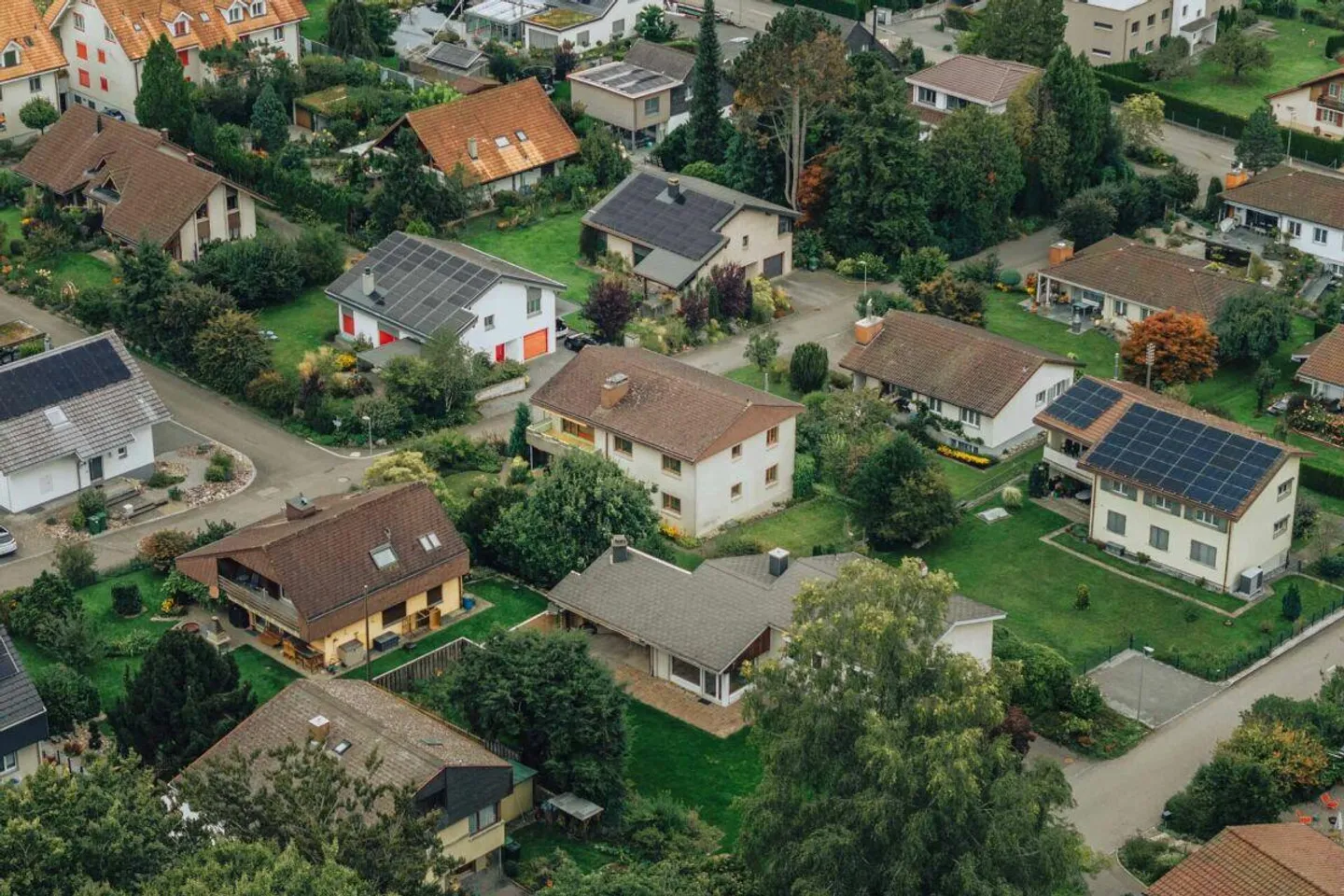 Casa bifamiliare indipendente (2x 4.5 stanze) in una posizione tranquilla - Foto 3 di 15