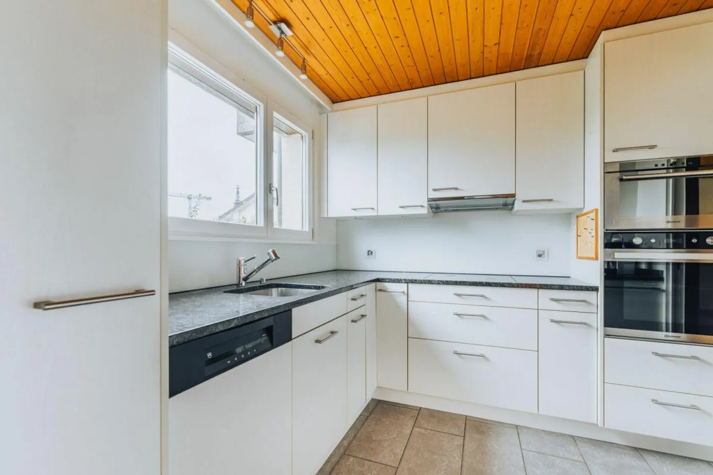 Casa bifamiliare indipendente (2x 4.5 stanze) in una posizione tranquilla - Foto 6 di 15