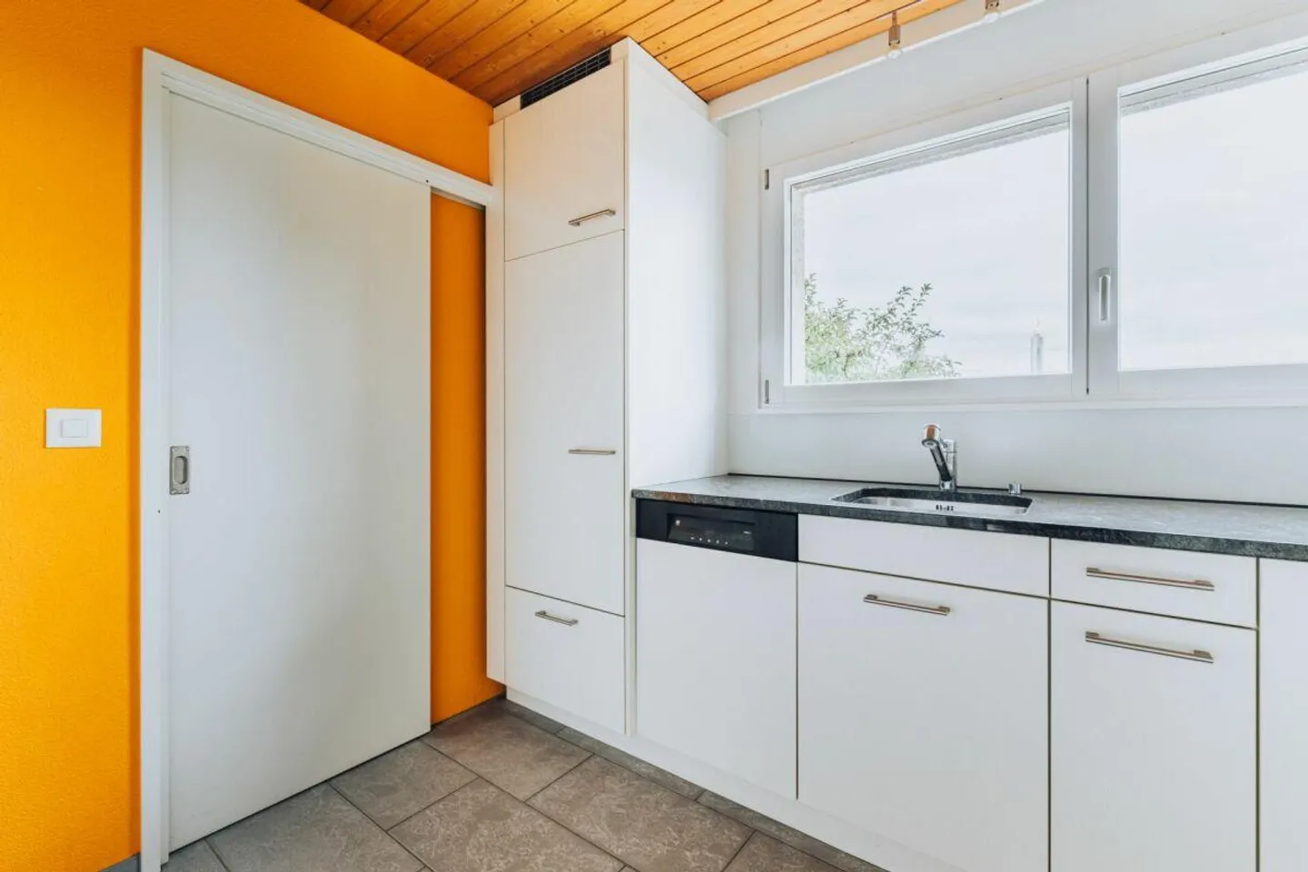 Casa bifamiliare indipendente (2x 4.5 stanze) in una posizione tranquilla - Foto 7 di 15