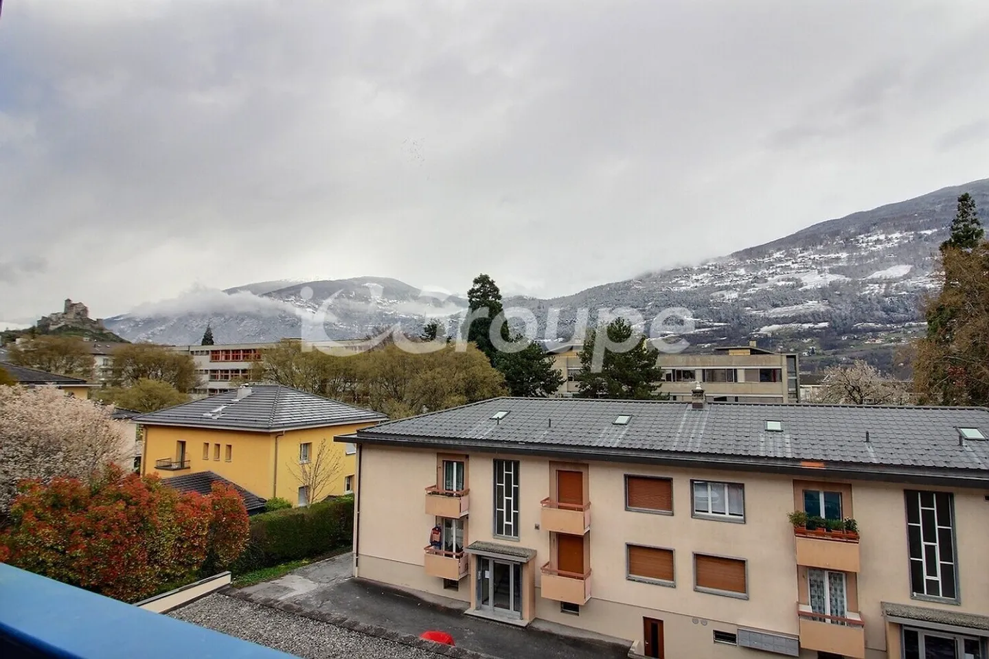 Magnifico appartamento di 2.5 locali ristrutturato in affitto a Sion. - Foto 1 di 8