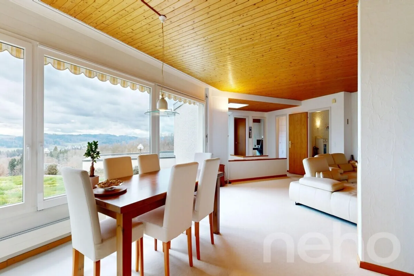 Geräumiges Haus mit atemberaubender Aussicht - Foto 5 von 12