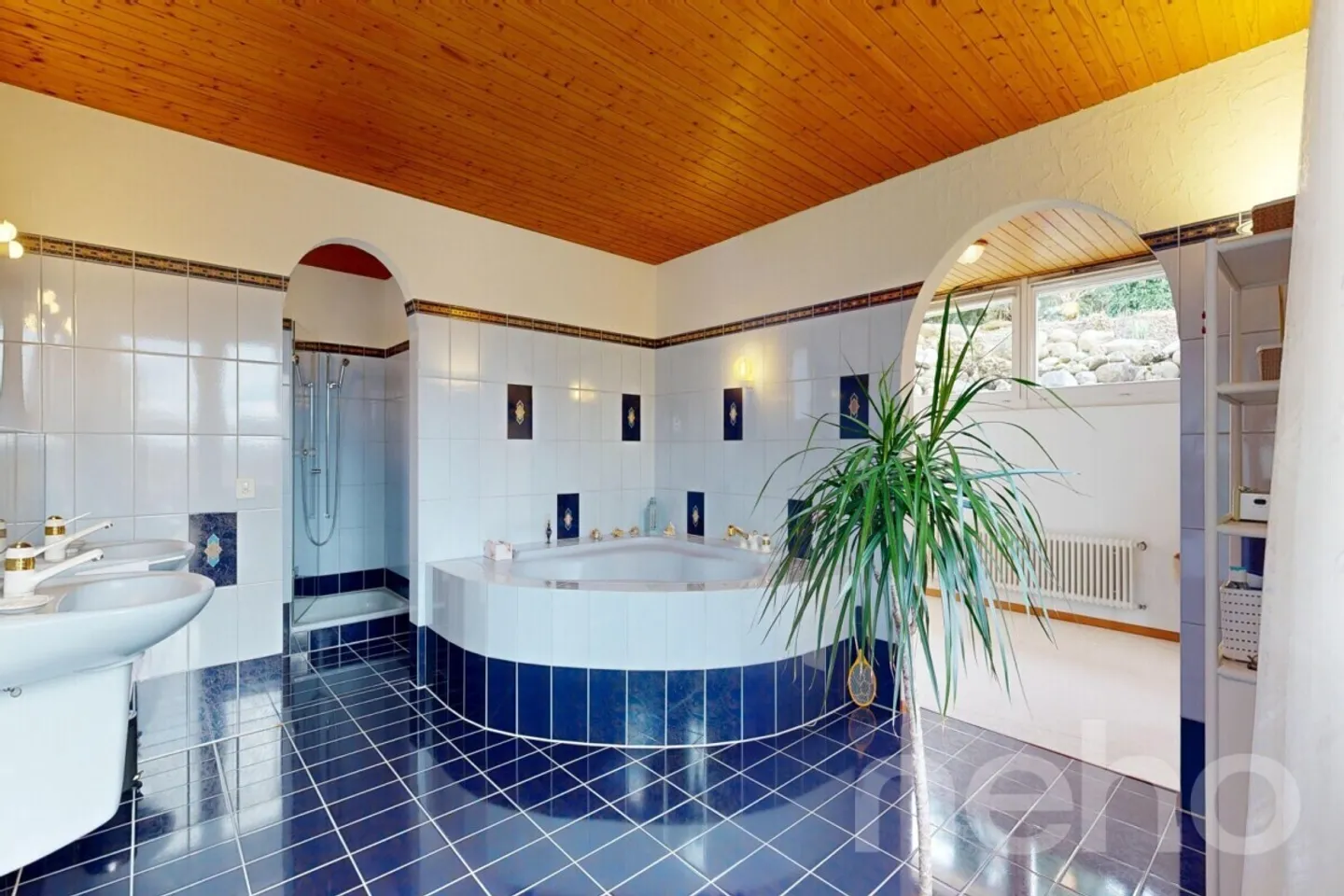 Geräumiges Haus mit atemberaubender Aussicht - Foto 9 von 12