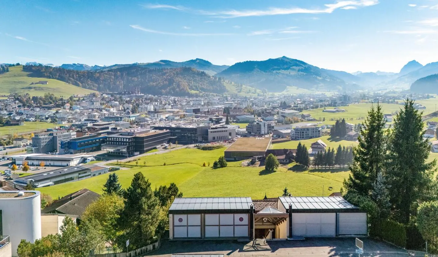 Terreno edificabile a Einsiedeln: Posizione panoramica al Schnabelsberg - Foto 2 di 4