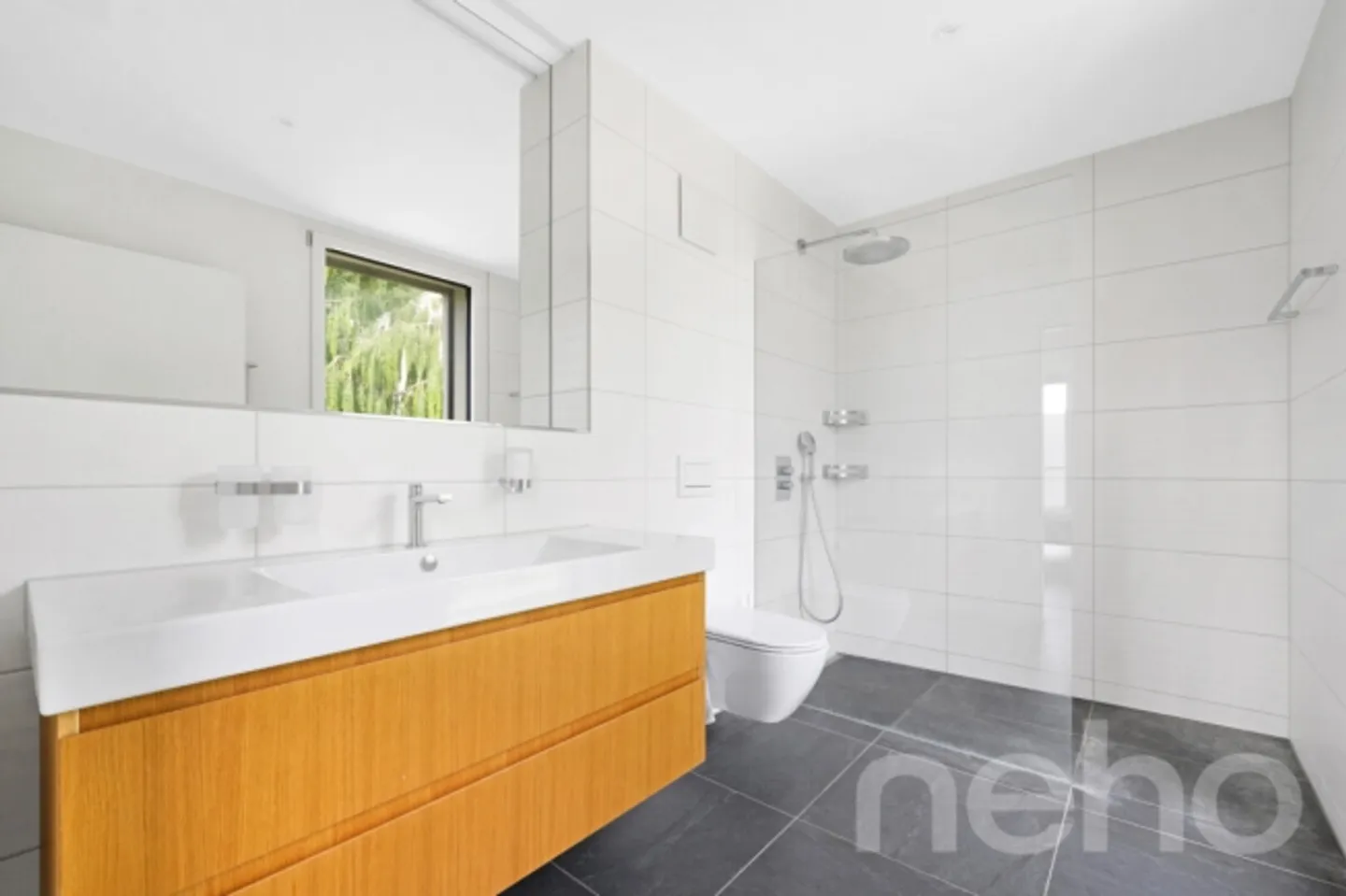 Exclusive penthouse apartment with unobstructed views - Photo 8 of 12