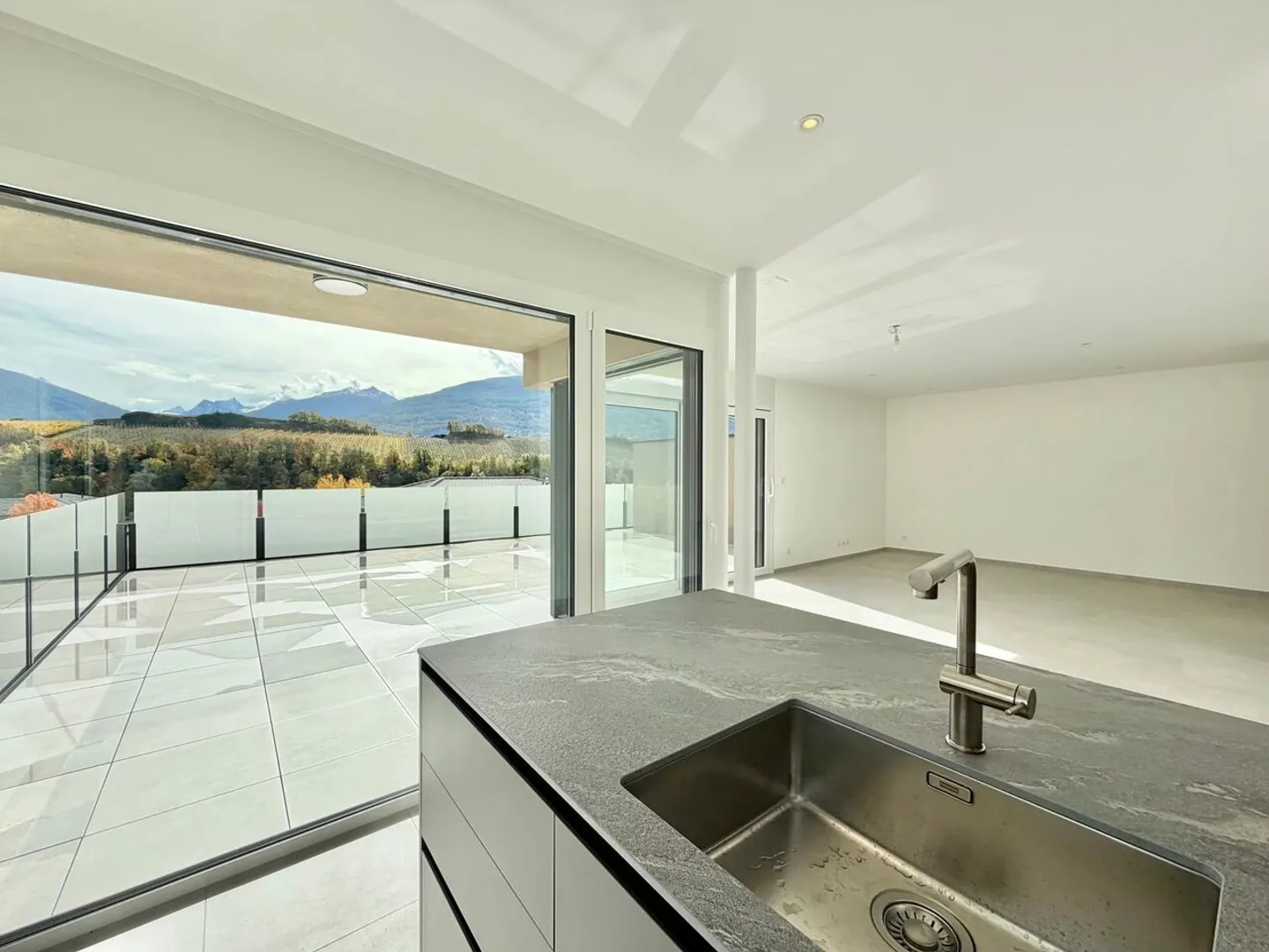 Villa jumelée avec vue panoramique - Photo 1 sur 10