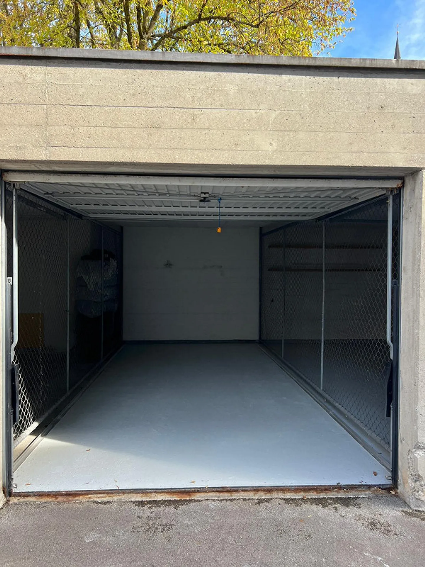 Lockable single box at the train station for rent - Photo 1 of 1