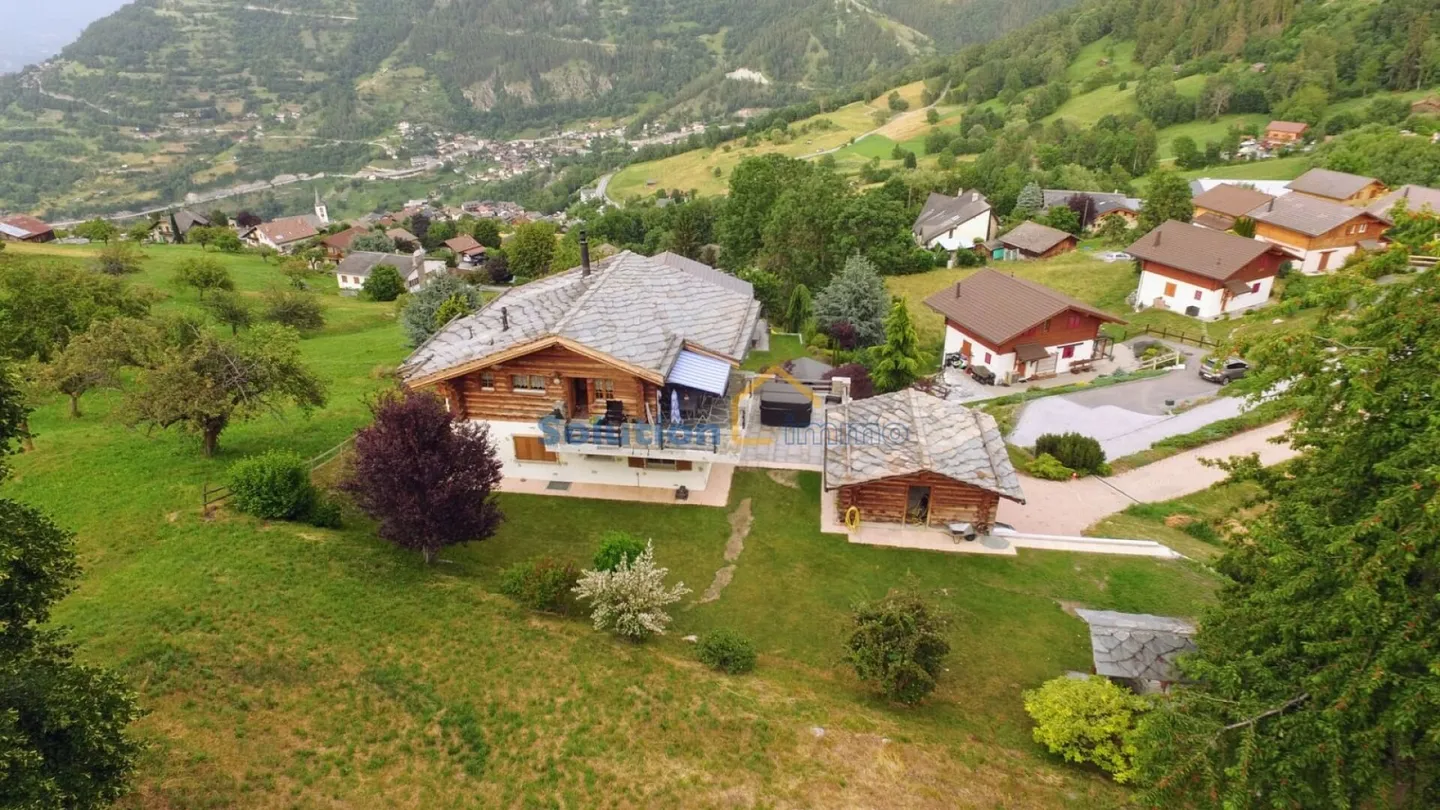 Charmante villa en rondins avec jacuzzi - Photo 6 sur 13