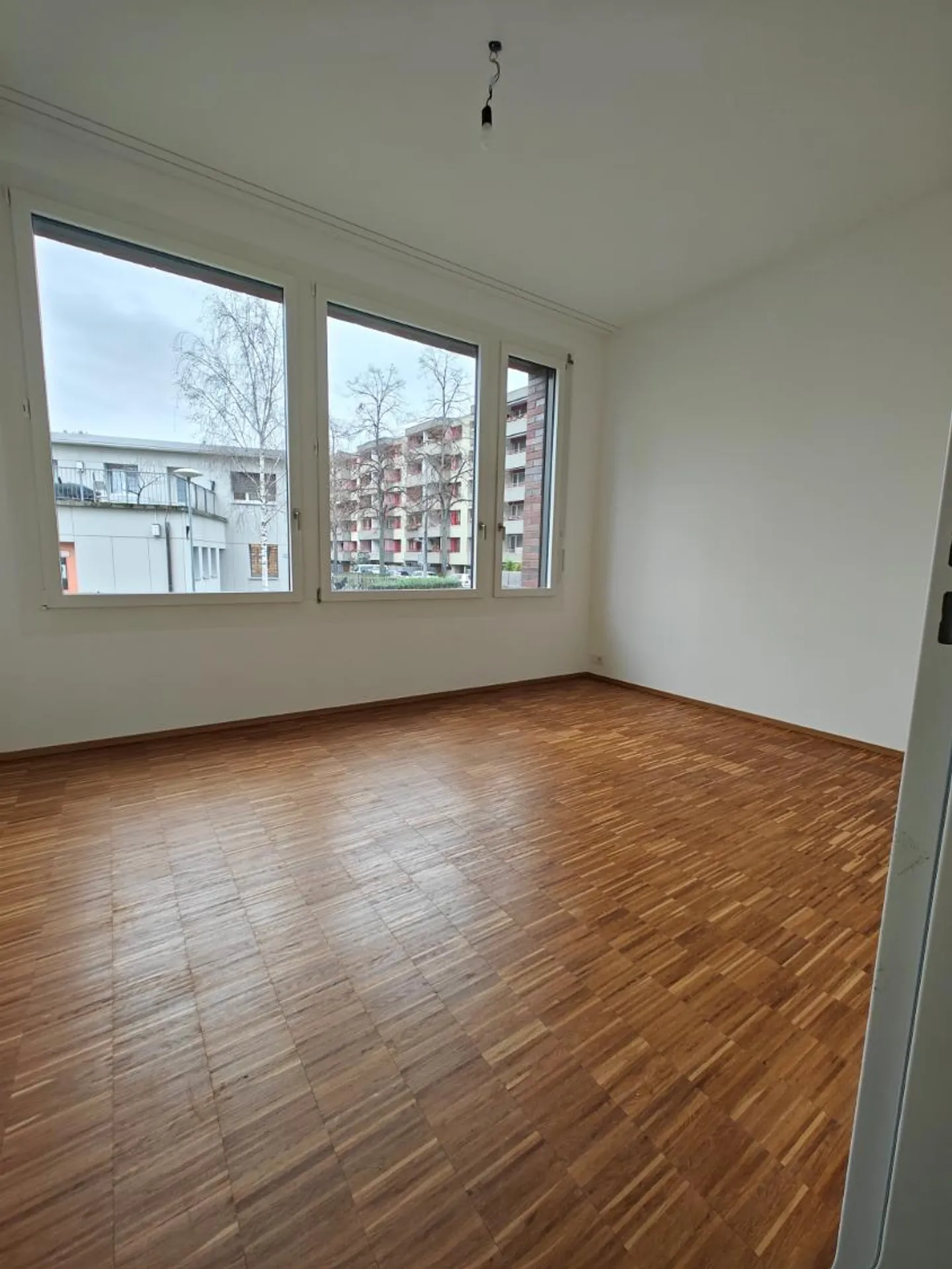 Appartement spacieux 4.5 pièces - Photo 3 sur 5