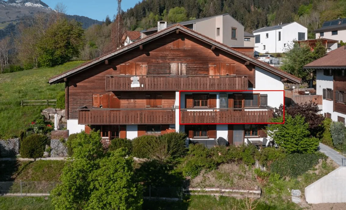 Charming 2.5-room apartment with panoramic views in a quiet location - Photo 2 of 5