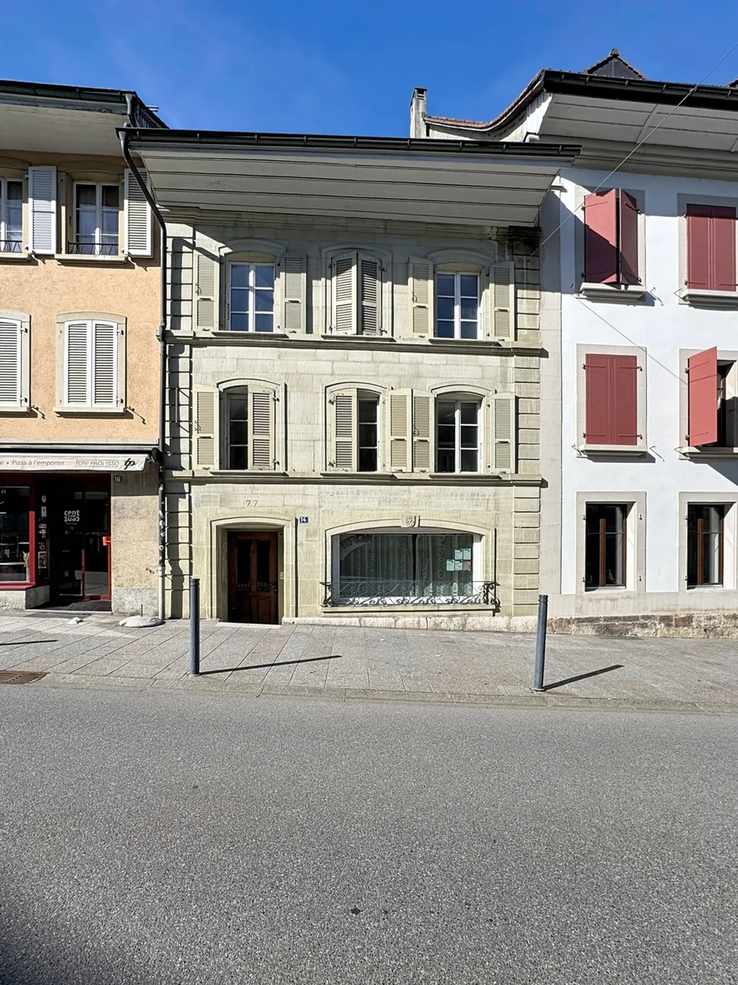 Beautiful investment property in the center of Avenches - Photo 1 of 12