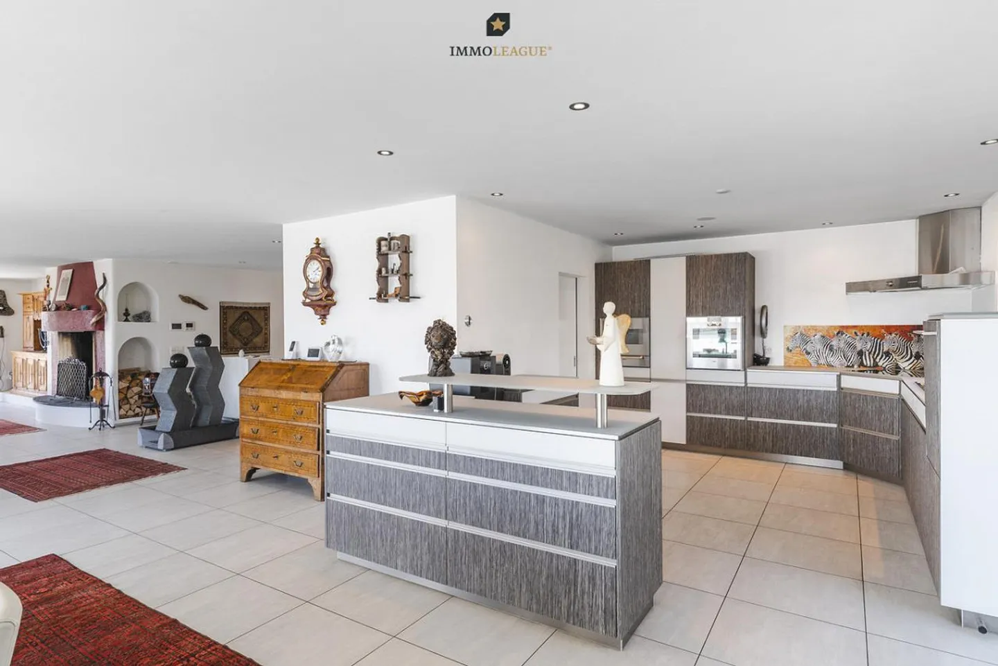 Luxury Attic Apartment - Photo 4 of 9