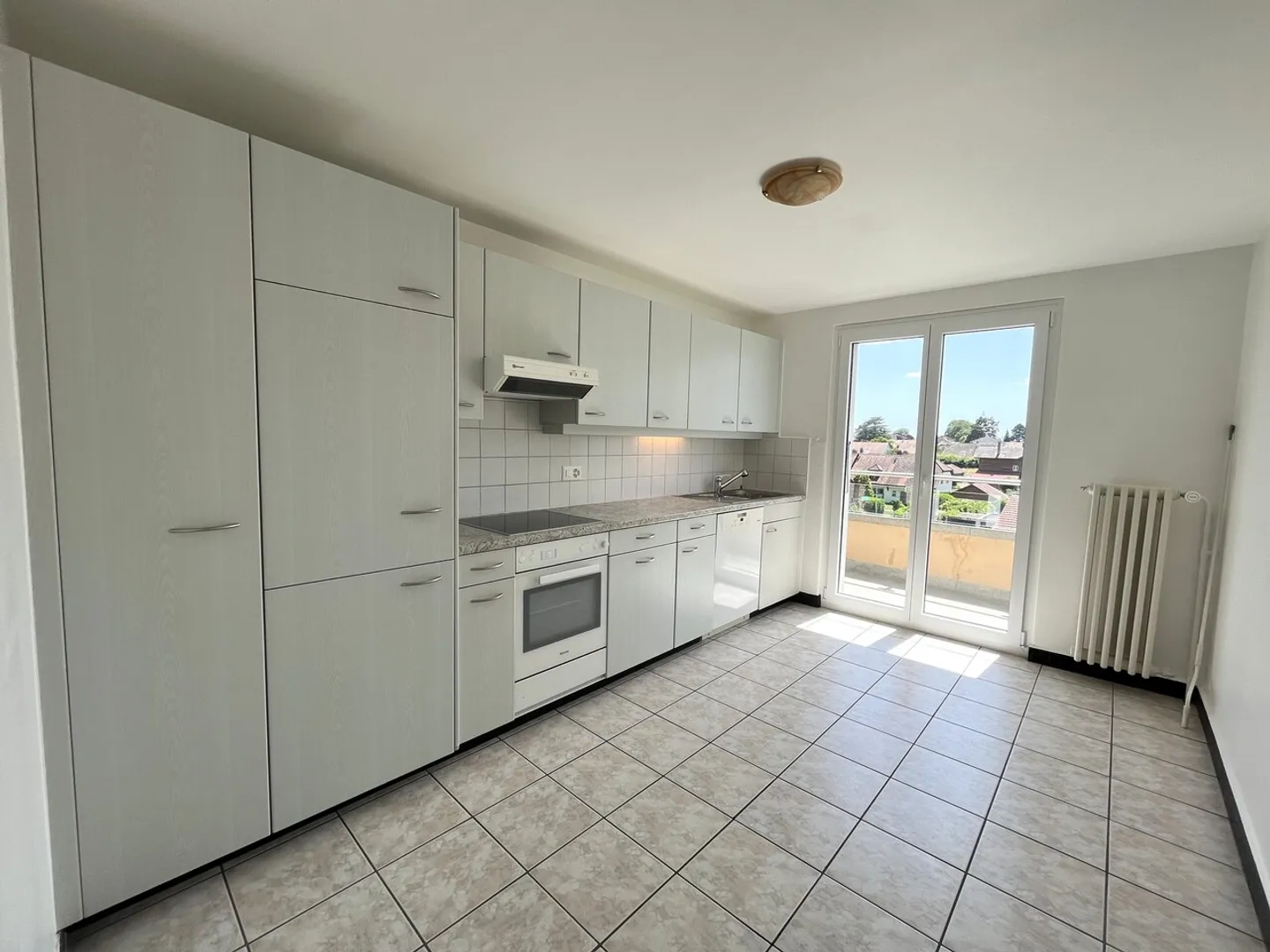 Large 2.5 rooms with balcony in Echallens - Photo 2 of 6