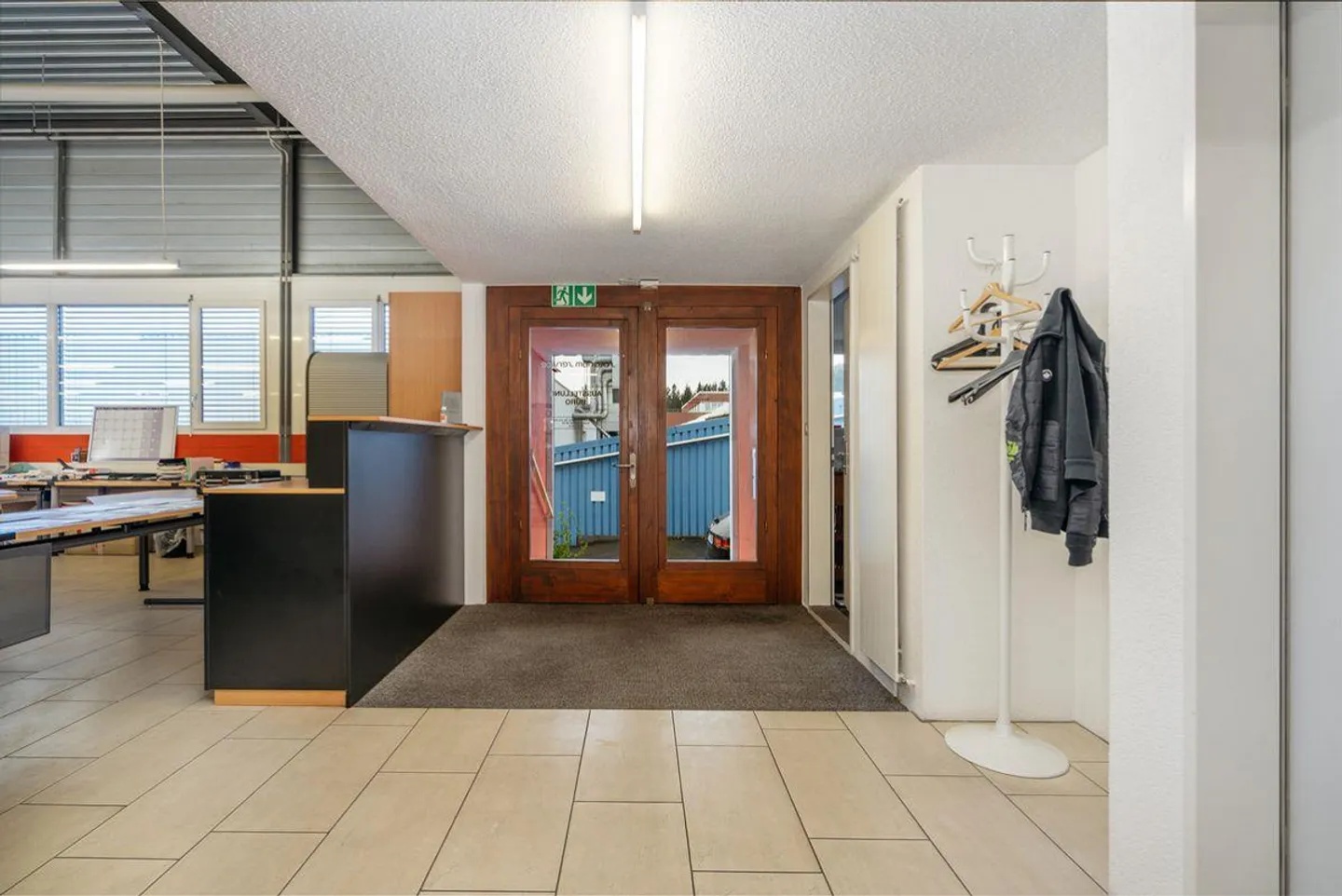 Attractive commercial and storage spaces in a prime location between Zurich and Zug - Photo 4 of 13