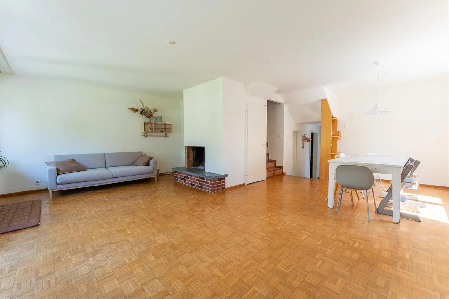 Maison semi-détachée spacieuse de 6,5 pièces dans un emplacement calme à Oberwil - Photo 2 sur 14