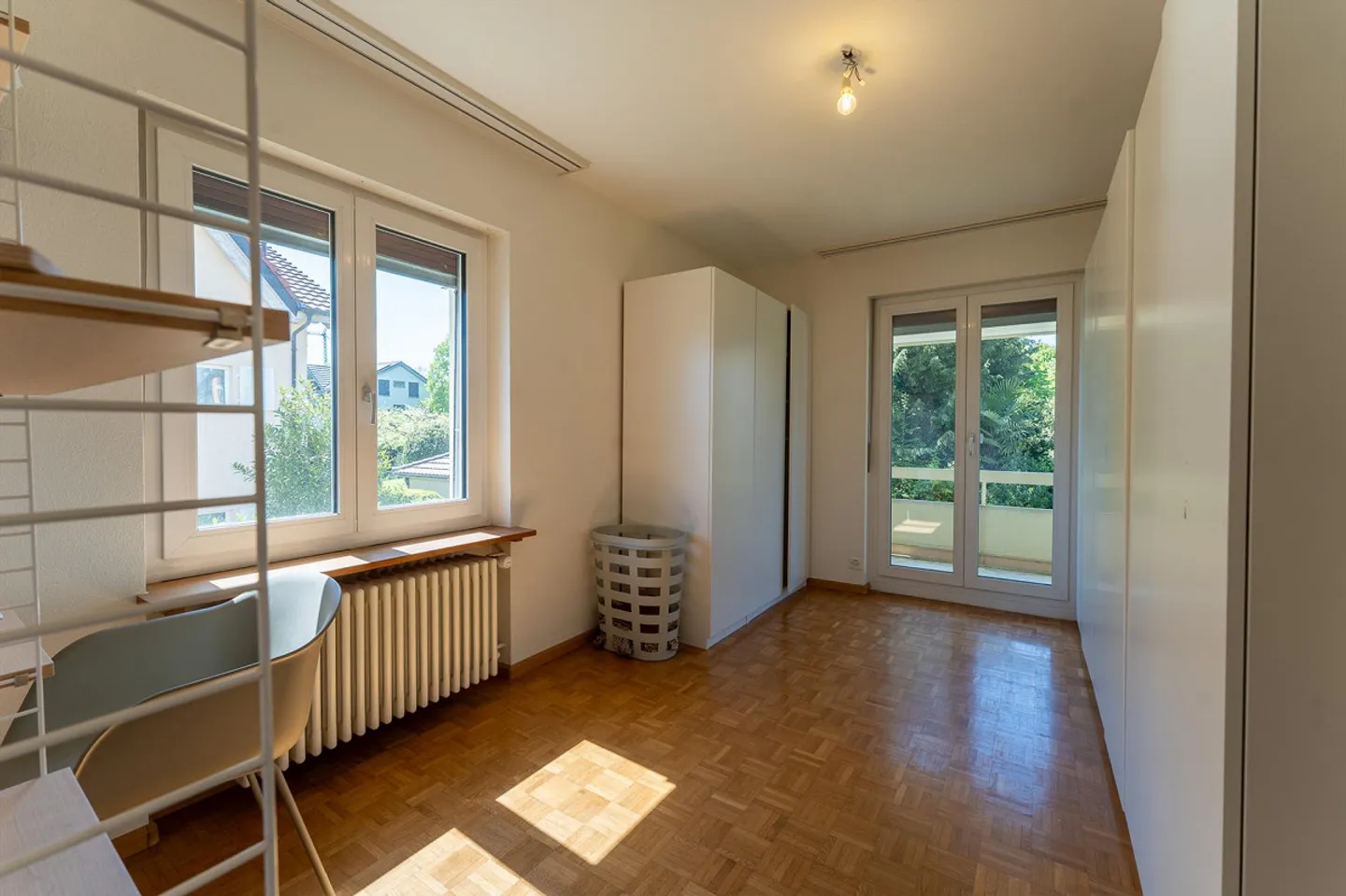 Maison semi-détachée spacieuse de 6,5 pièces dans un emplacement calme à Oberwil - Photo 9 sur 14