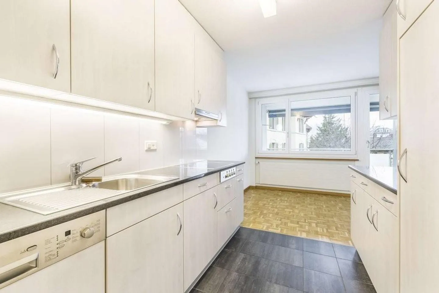 Appartement lumineux et calme au 3ème étage près du Rotsee - Photo 2 sur 7