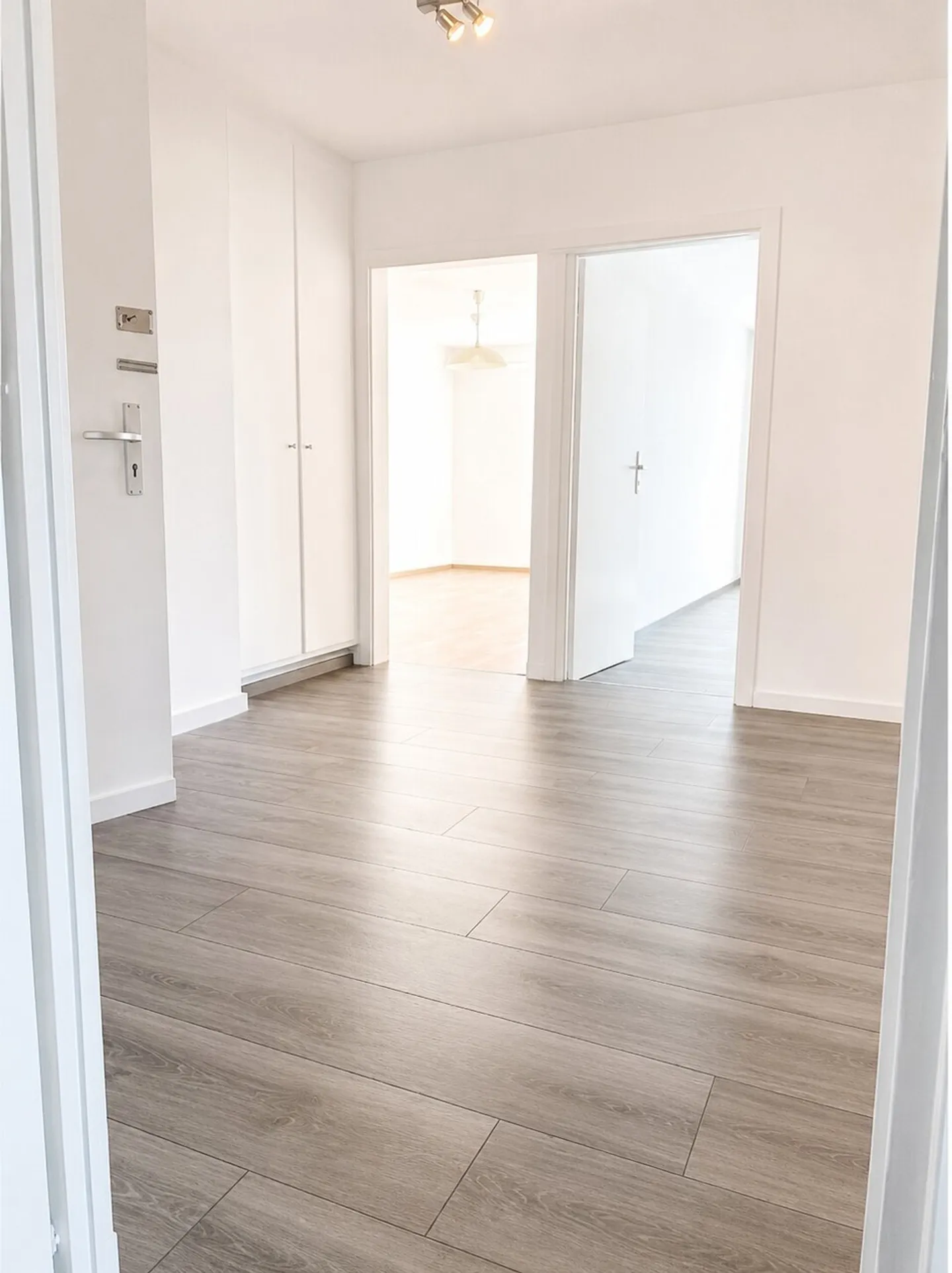 Appartement Fraîchement Repeint - Photo 3 sur 7