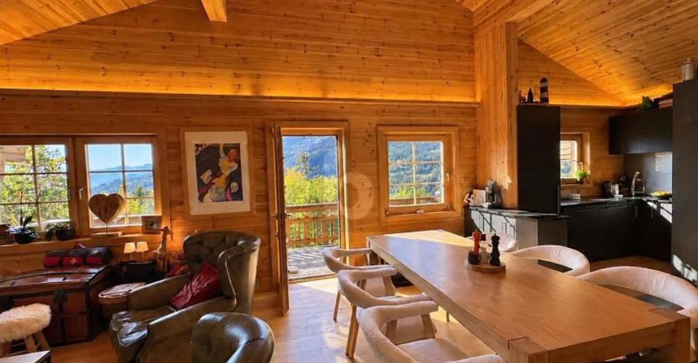 MAGNIFIQUE, RÉNOVÉ AU COEUR DES MONTAGNES - Photo 4 of 6