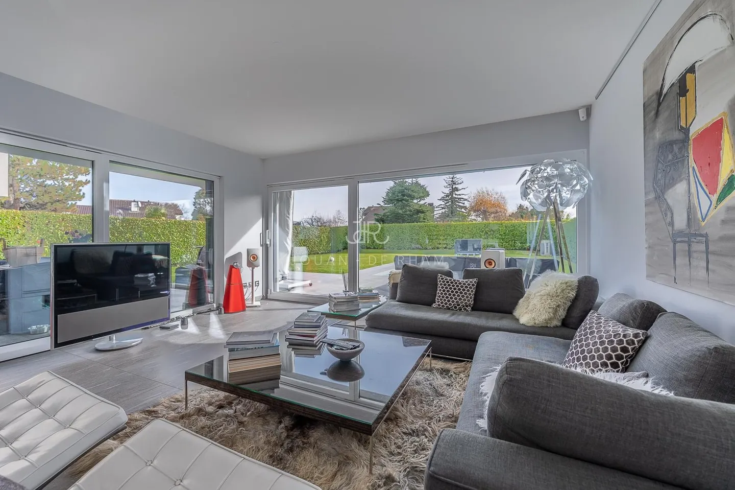 Modern Villa with Pool in Terre Sainte - Photo 3 of 9