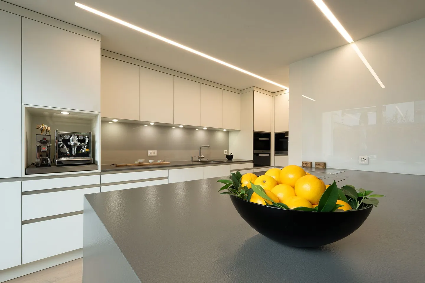 Esperienza abitativa lussuosa di 8,5 stanze con vista lago a Bottighofen TG - Foto 13 di 26