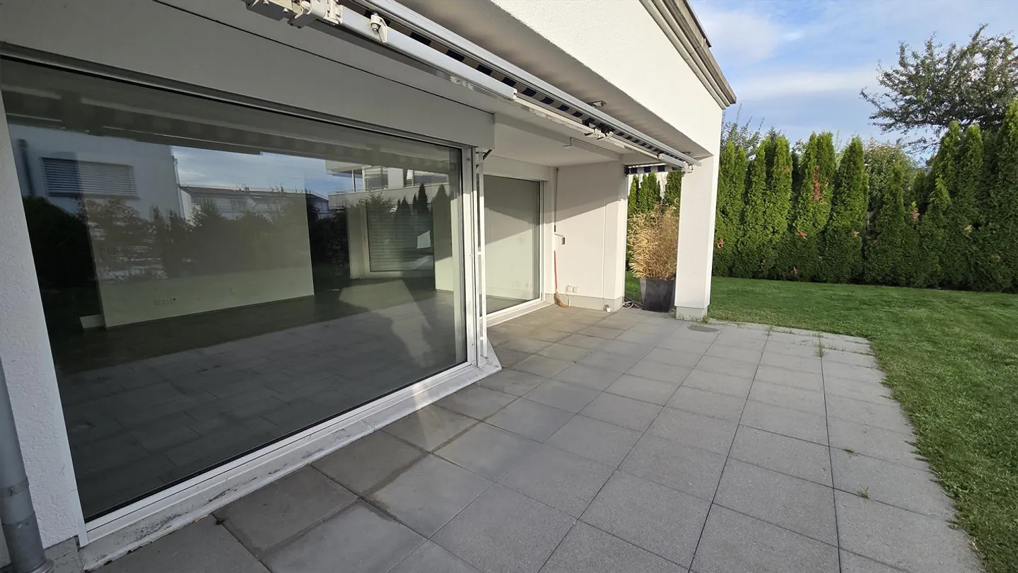 Maison mitoyenne d'angle spacieuse de 6,5 pièces dans un endroit calme à Berikon - Photo 3 sur 19