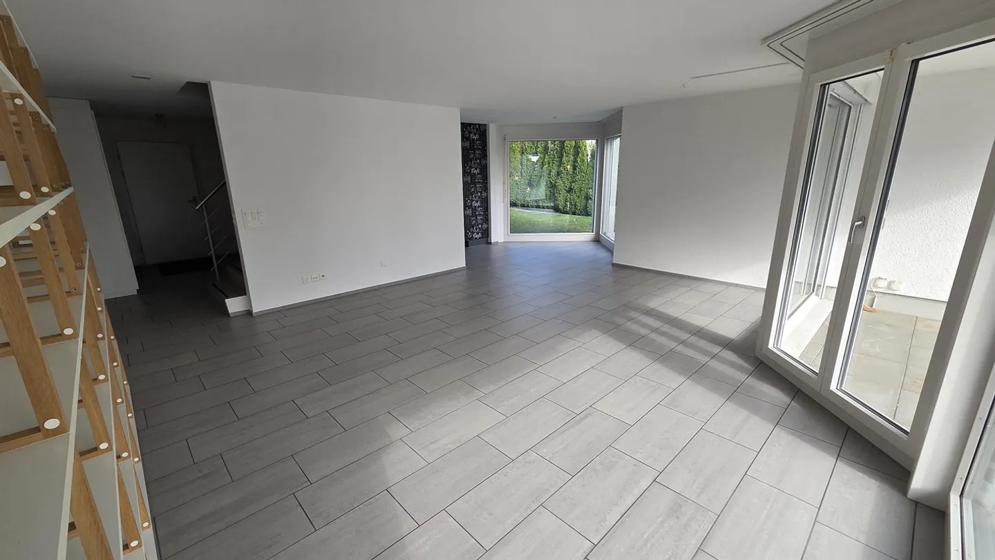 Maison mitoyenne d'angle spacieuse de 6,5 pièces dans un endroit calme à Berikon - Photo 4 sur 19