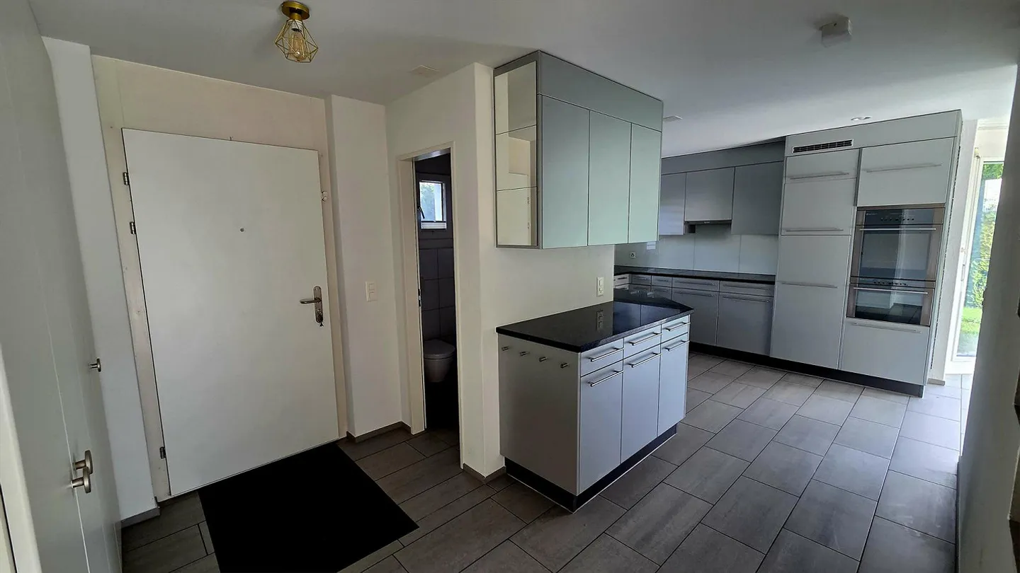 Maison mitoyenne d'angle spacieuse de 6,5 pièces dans un endroit calme à Berikon - Photo 6 sur 19