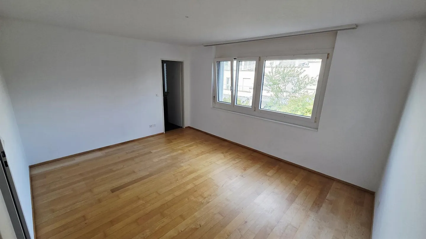 Maison mitoyenne d'angle spacieuse de 6,5 pièces dans un endroit calme à Berikon - Photo 9 sur 19