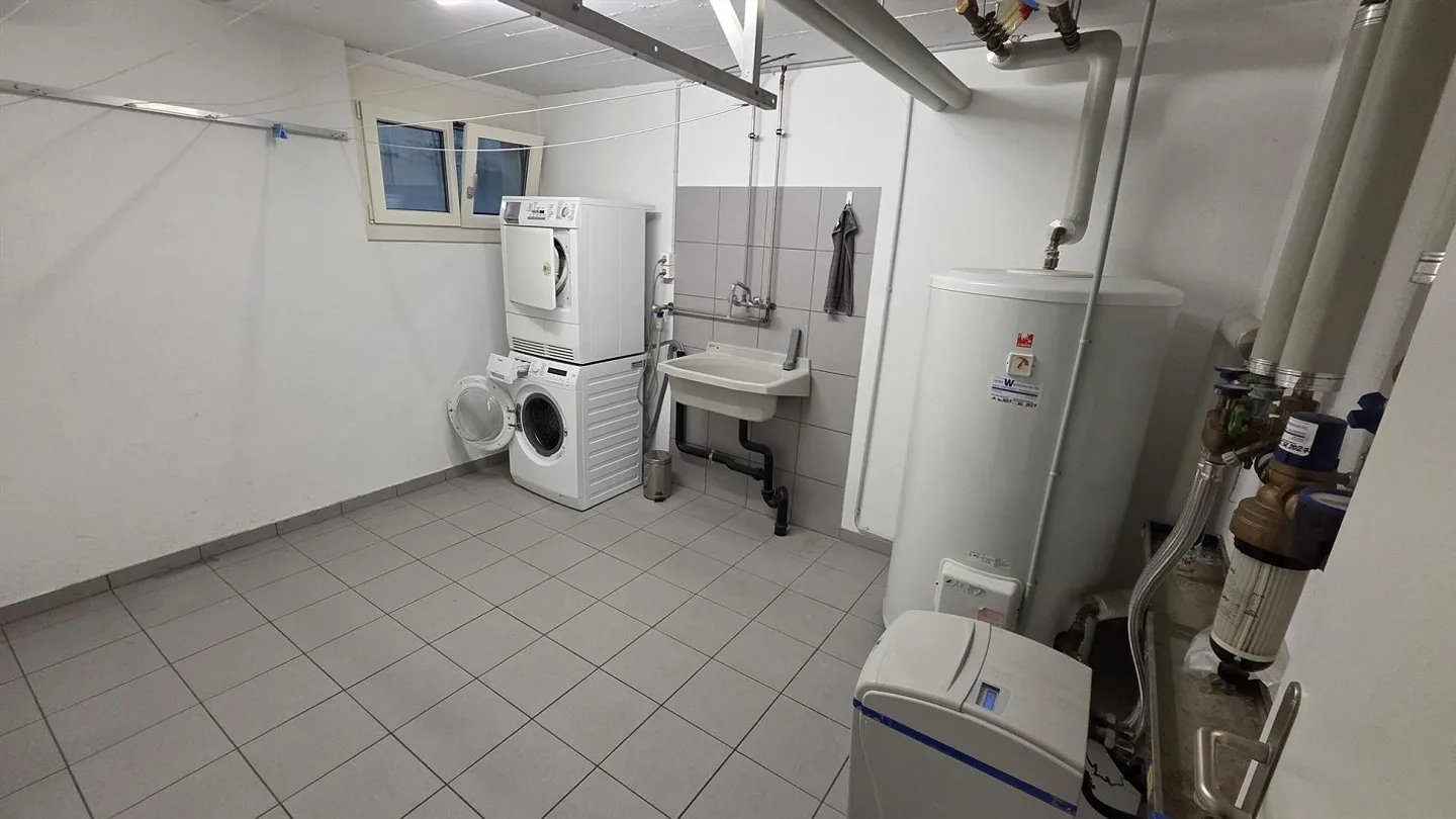 Maison mitoyenne d'angle spacieuse de 6,5 pièces dans un endroit calme à Berikon - Photo 18 sur 19
