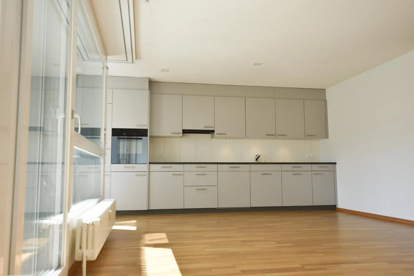 Bright 4.5-room ground floor apartment with sunny patio - Photo 1 of 8