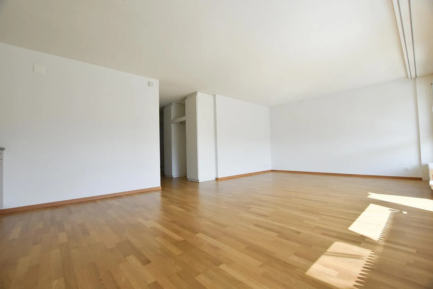 Bright 4.5-room ground floor apartment with sunny patio - Photo 3 of 8
