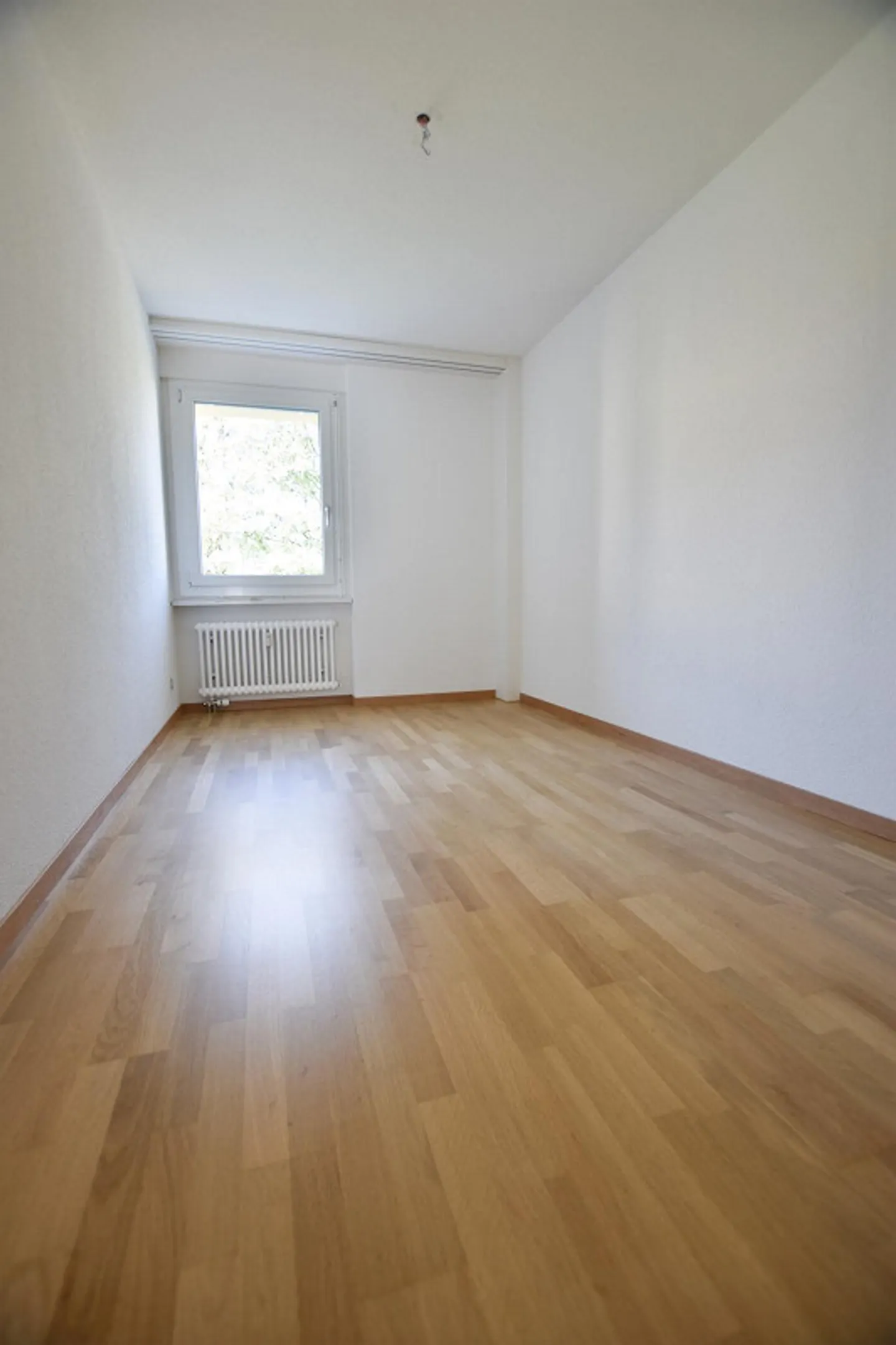 Bright 4.5-room ground floor apartment with sunny patio - Photo 6 of 8