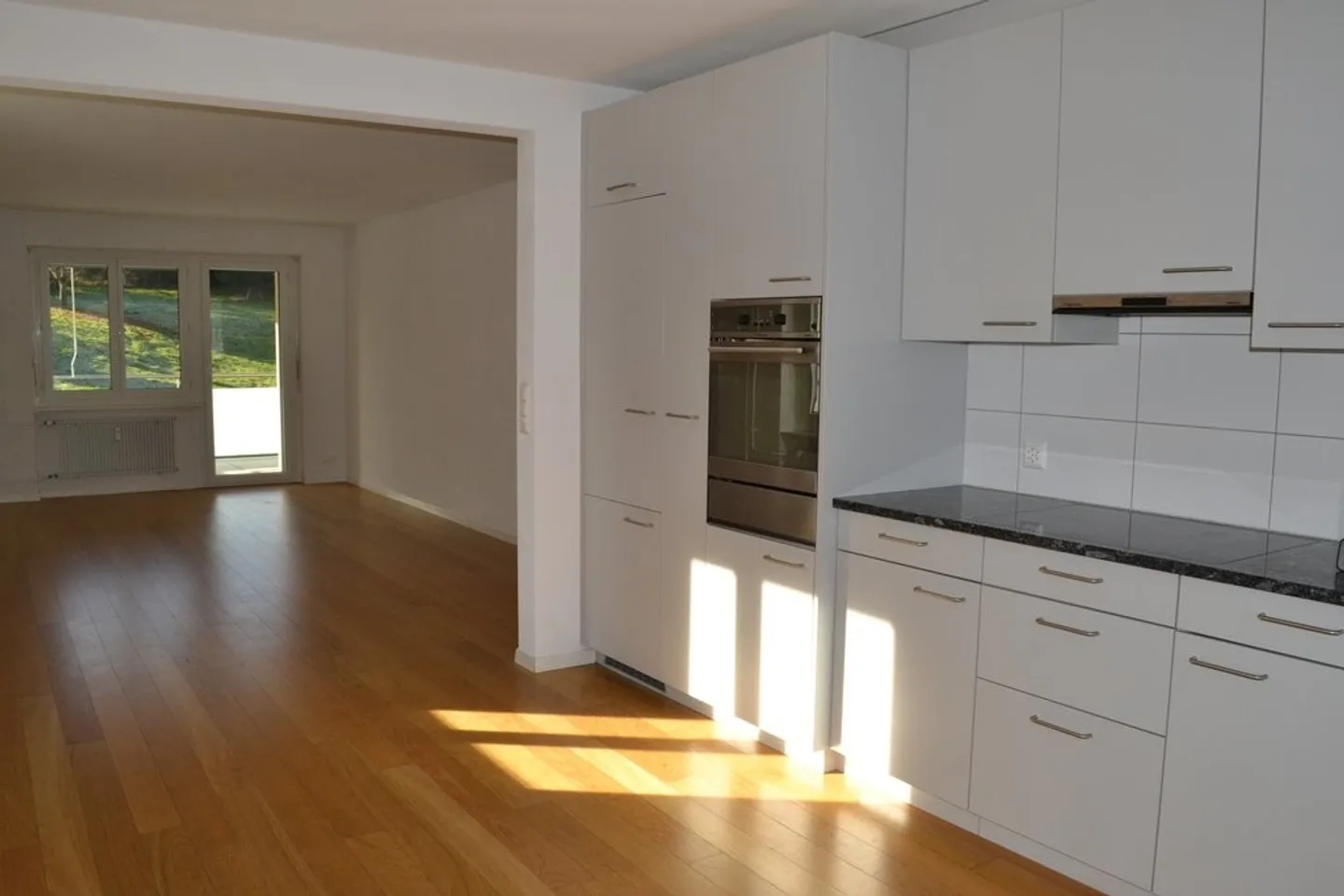 Modernes Wohnen mit grosszügigem Balkon! - Foto 2 von 8