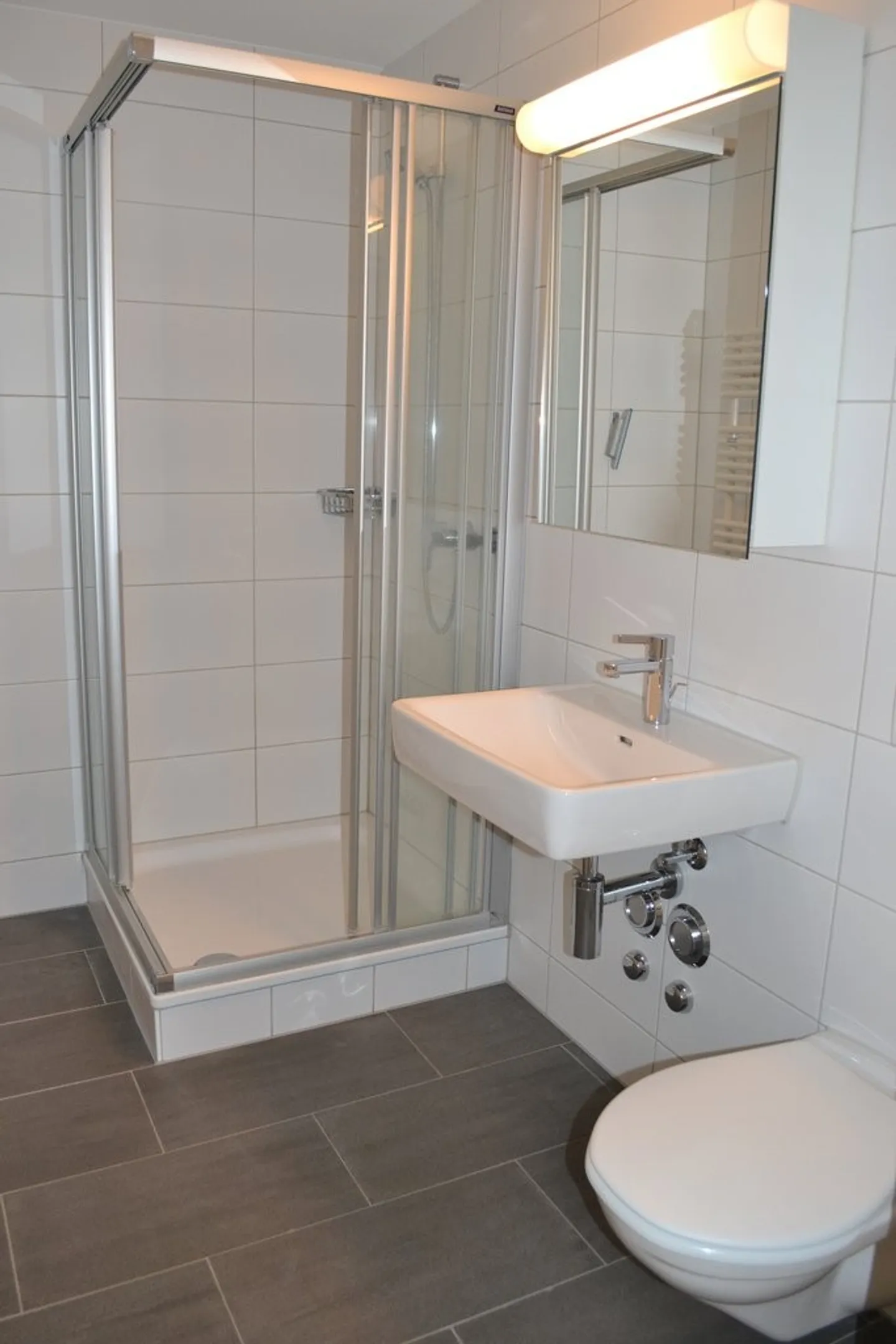 Modernes Wohnen mit grosszügigem Balkon! - Foto 3 von 8