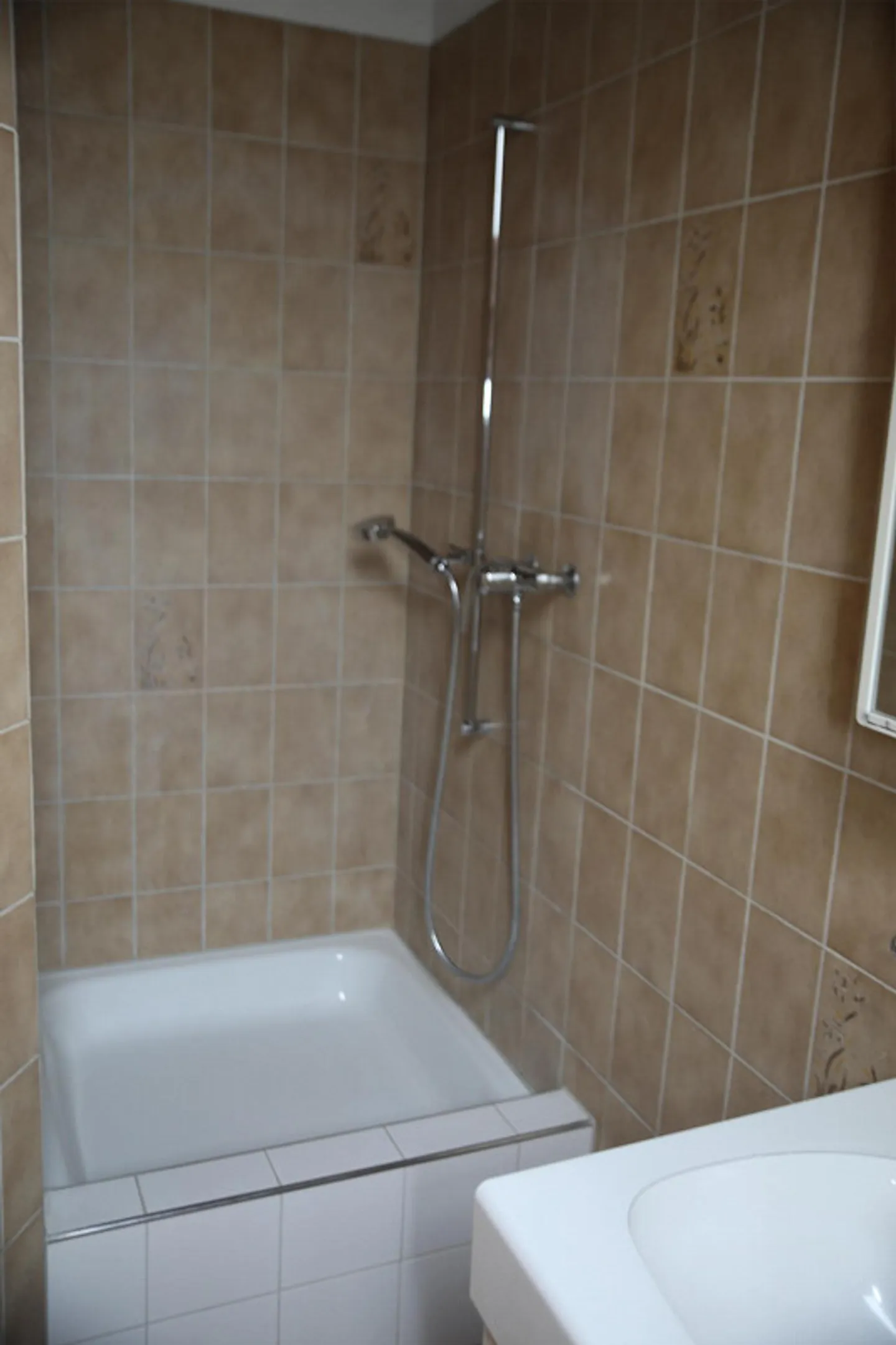 UN ESTATE DIRETTAMENTE AL LAGO - TEMPORANEA - Appartamento 4,5 stanze - Foto 5 di 15