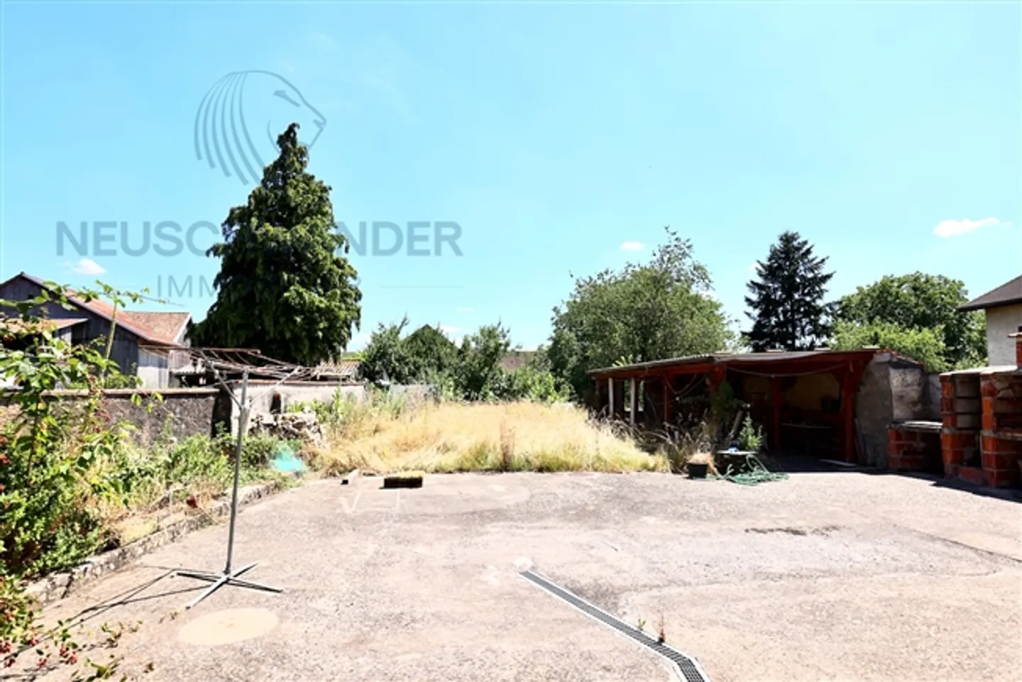 À rénover, grande maison de village sur un beau terrain de 1310 m2 - Photo 5 sur 13