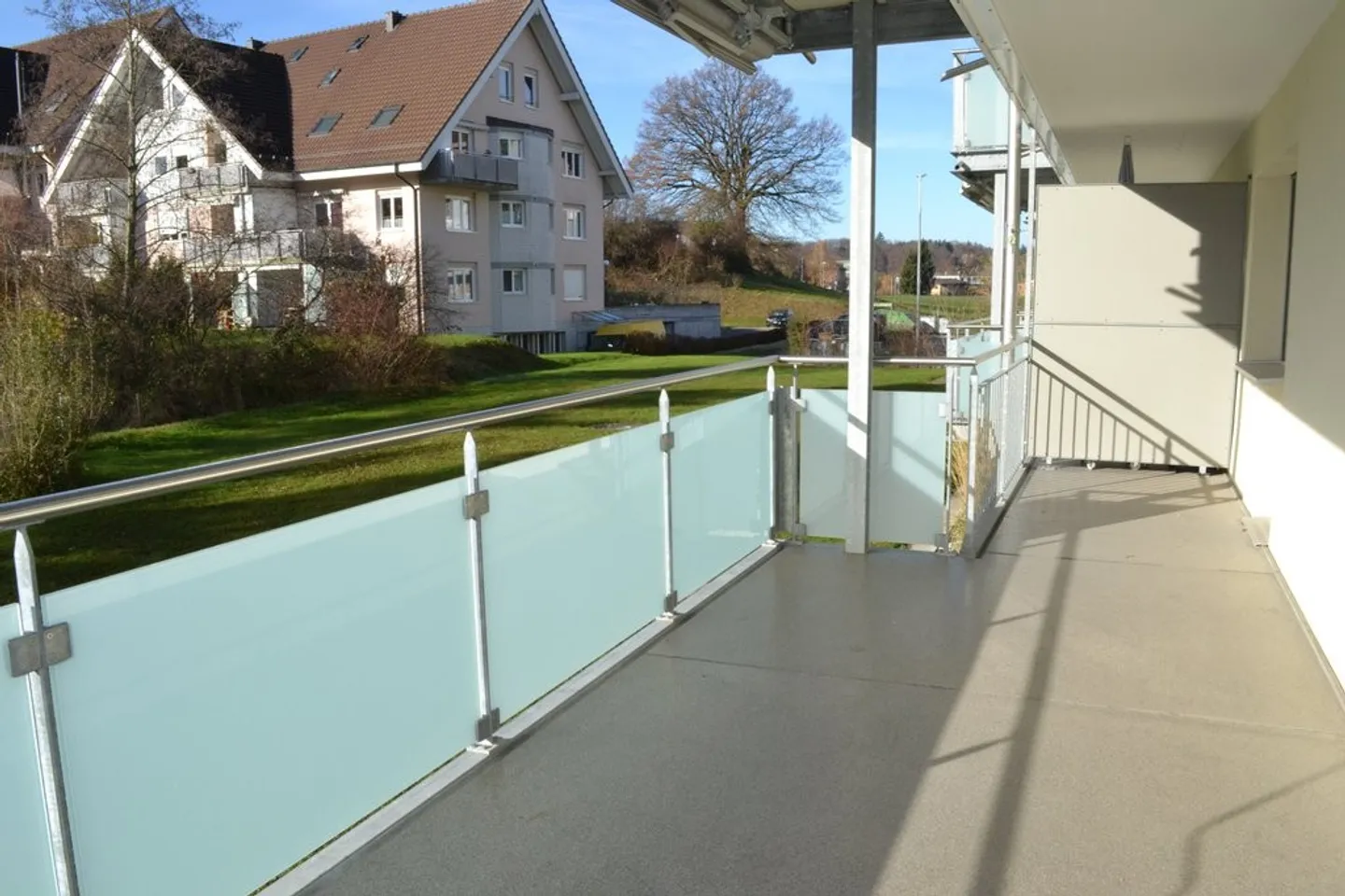 Modernes Wohnen mit grosszügigem Balkon! - Foto 7 von 8